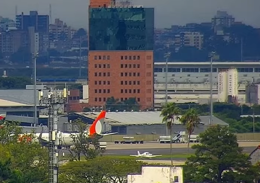 Aeronave acabou em &aacute;rea de gramado