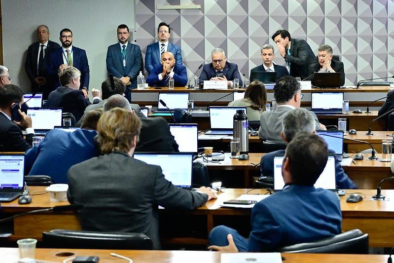 Relat&oacute;rio da CPMI do INSS deve ter mais de 200 pedidos de indiciamento e pode incluir Lulinha