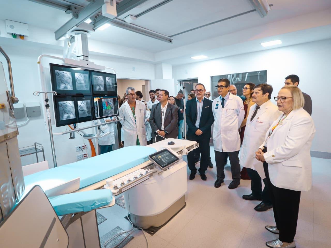 A inaugura&ccedil;&atilde;o da amplia&ccedil;&atilde;o do setor de hemodin&acirc;mica foi acompanhada por autoridades e dirigentes do Instituto de Cardiologia