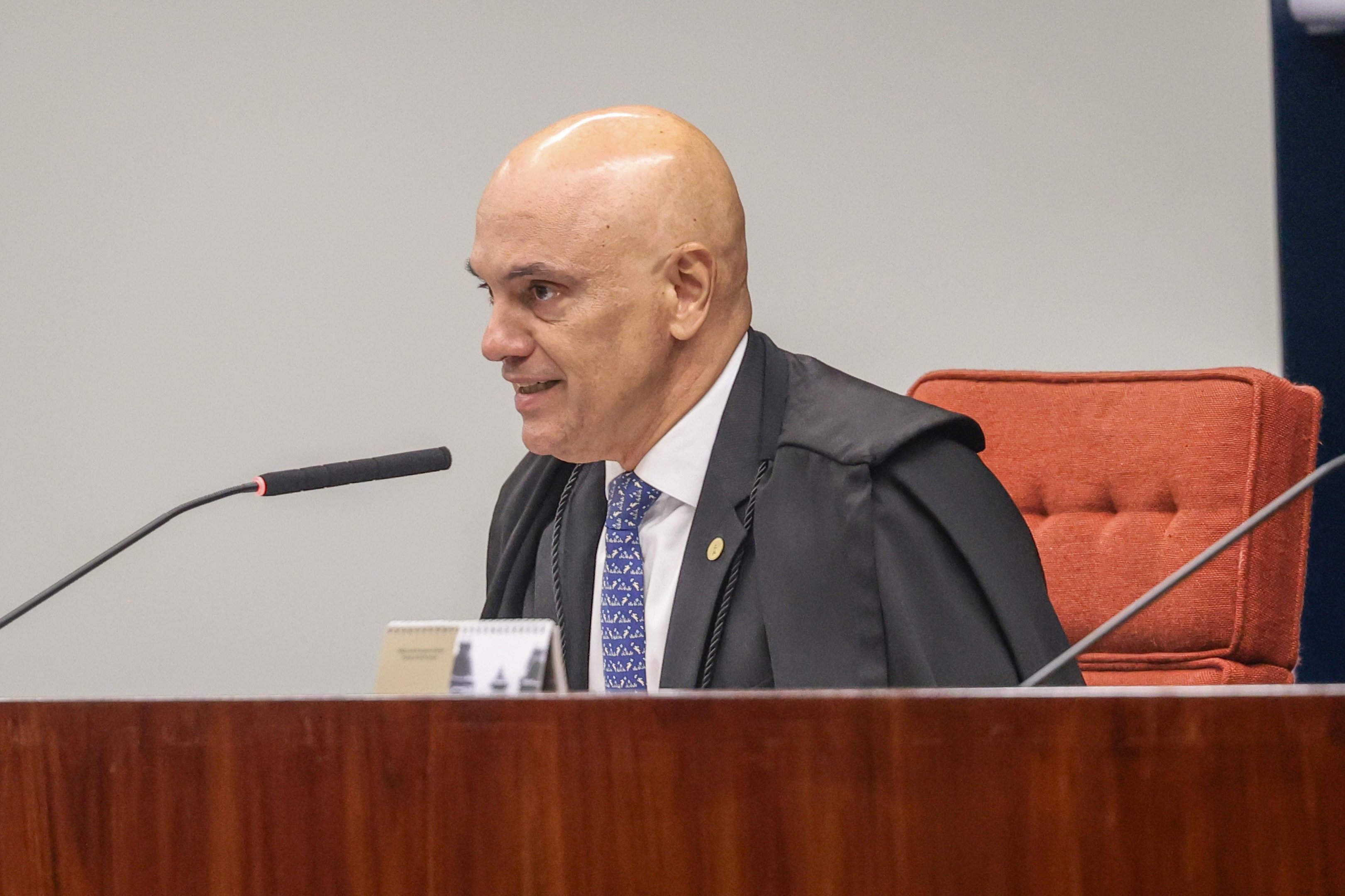 Moraes faz questionamentos ao Ex&eacute;rcito