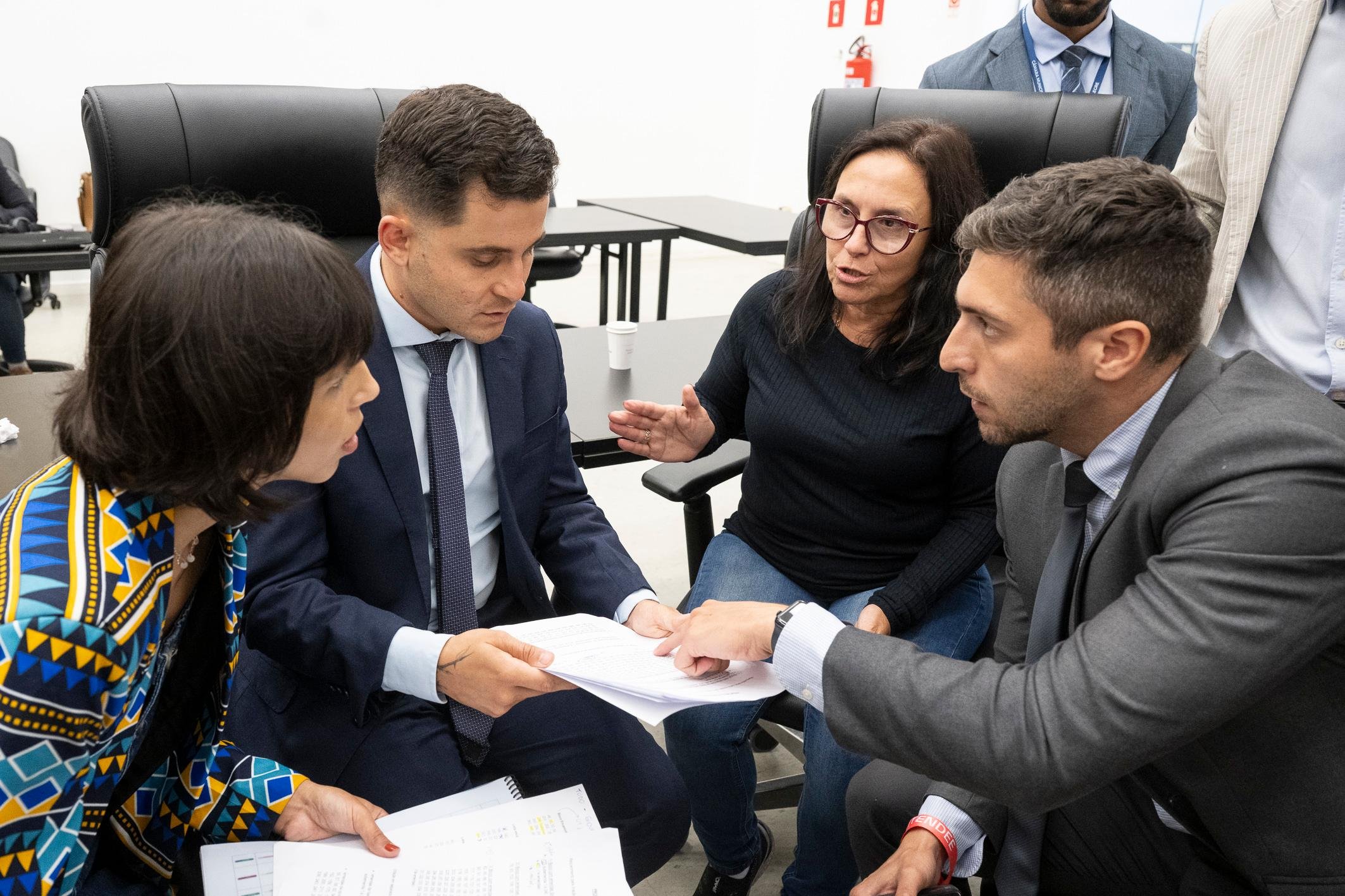 Parlamentares da oposi&ccedil;&atilde;o e da base articularam negocia&ccedil;&otilde;es nesta quinta-feira
