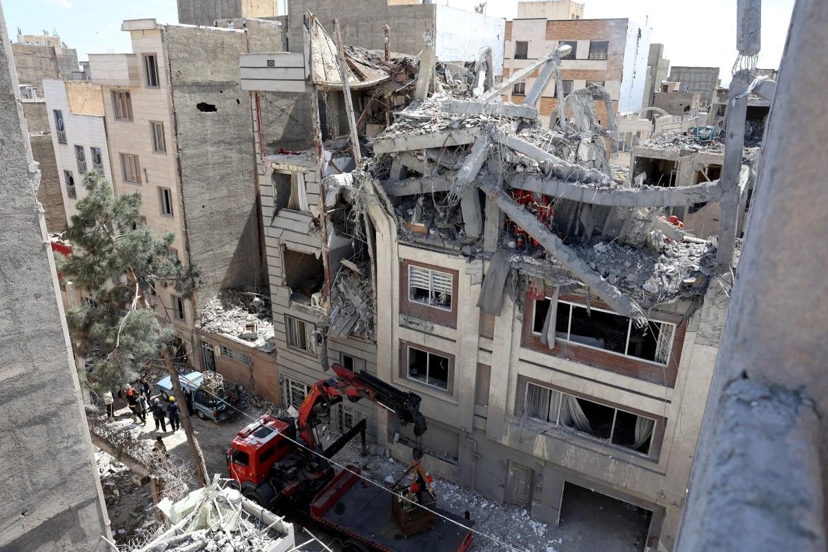 Teer&atilde; continua sendo bombardeada por EUA e Israel