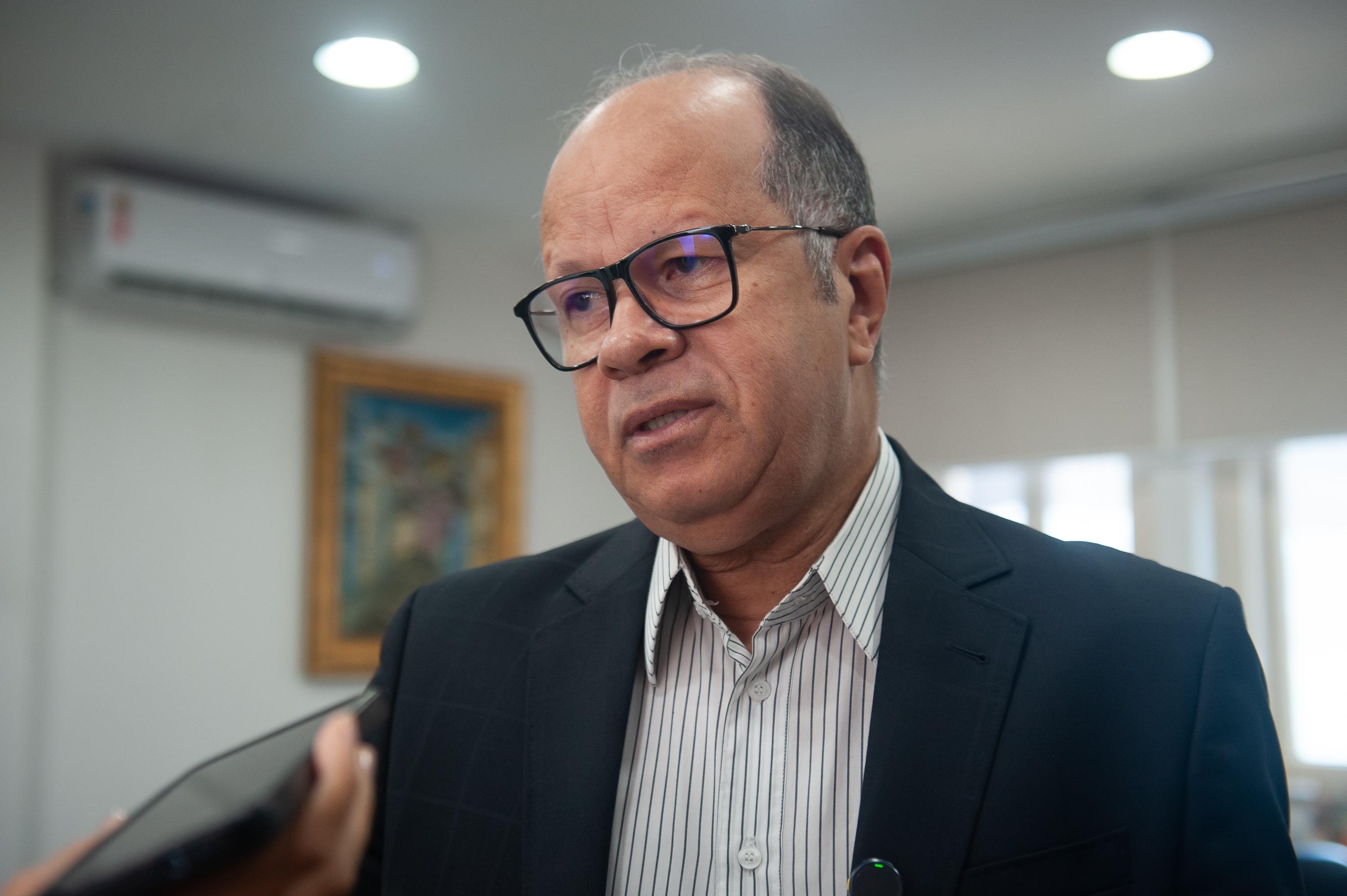 Bispo S&eacute;rgio Corr&ecirc;a falou sobre as expectativas para o evento em visita &agrave; R&aacute;dio Gua&iacute;ba e no acervo hist&oacute;rico do Correio do Povo