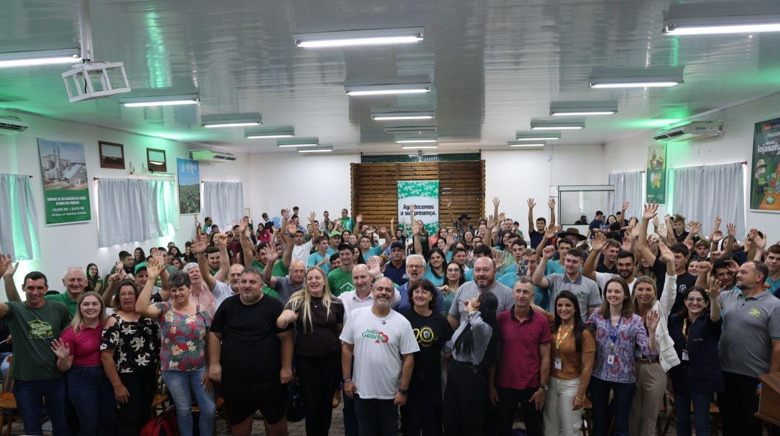 A Secretaria de Desenvolvimento Rural oficializou a assinatura dos Termos de Colabora&ccedil;&atilde;o com Escolas Fam&iacute;lia Agr&iacute;cola (EFAs) e Casas Familiares Rurais (CFR) na Expoagro Afubra