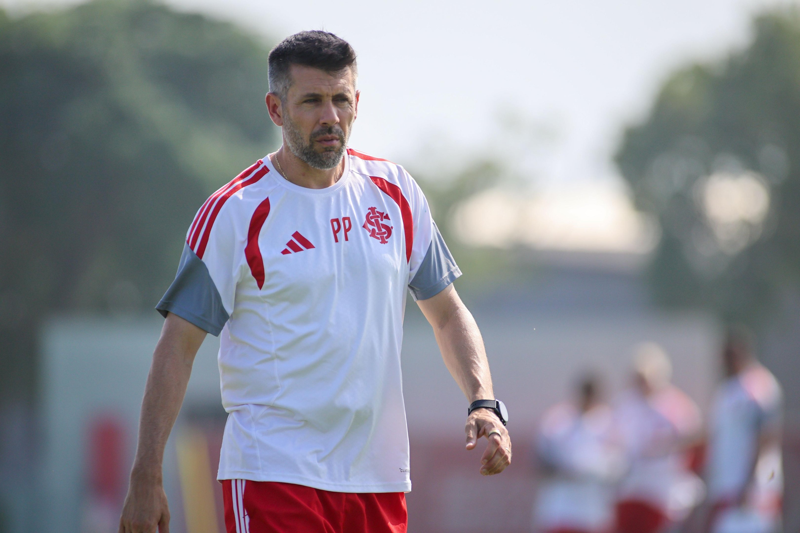 Paulo Pezzolano n&atilde;o ter&aacute; mais refor&ccedil;os neste in&iacute;cio de temporada