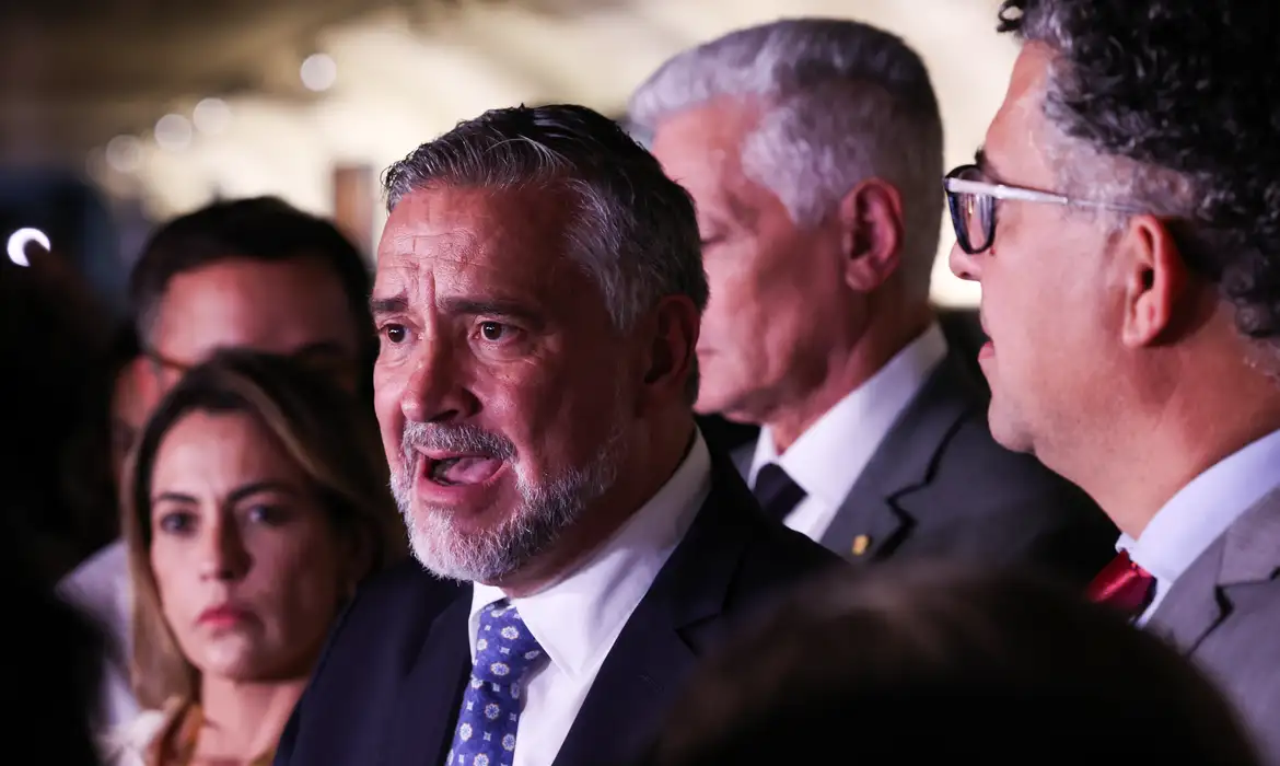 Ao todo, o relat&oacute;rio pede o indiciamento ou encaminha &agrave; PF para aprofundamento das investiga&ccedil;&otilde;es o nome 201 pessoas