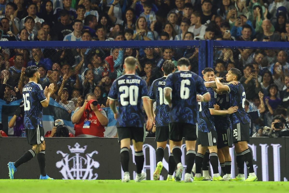 Enzo Fern&aacute;ndez marcou o primeiro gol da Argentina