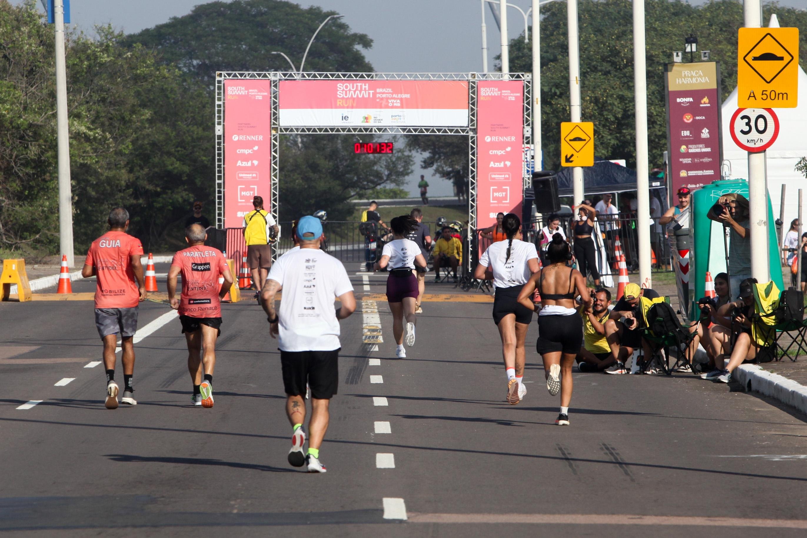 Participantes do South Summit Brazil Run, em Porto Alegre