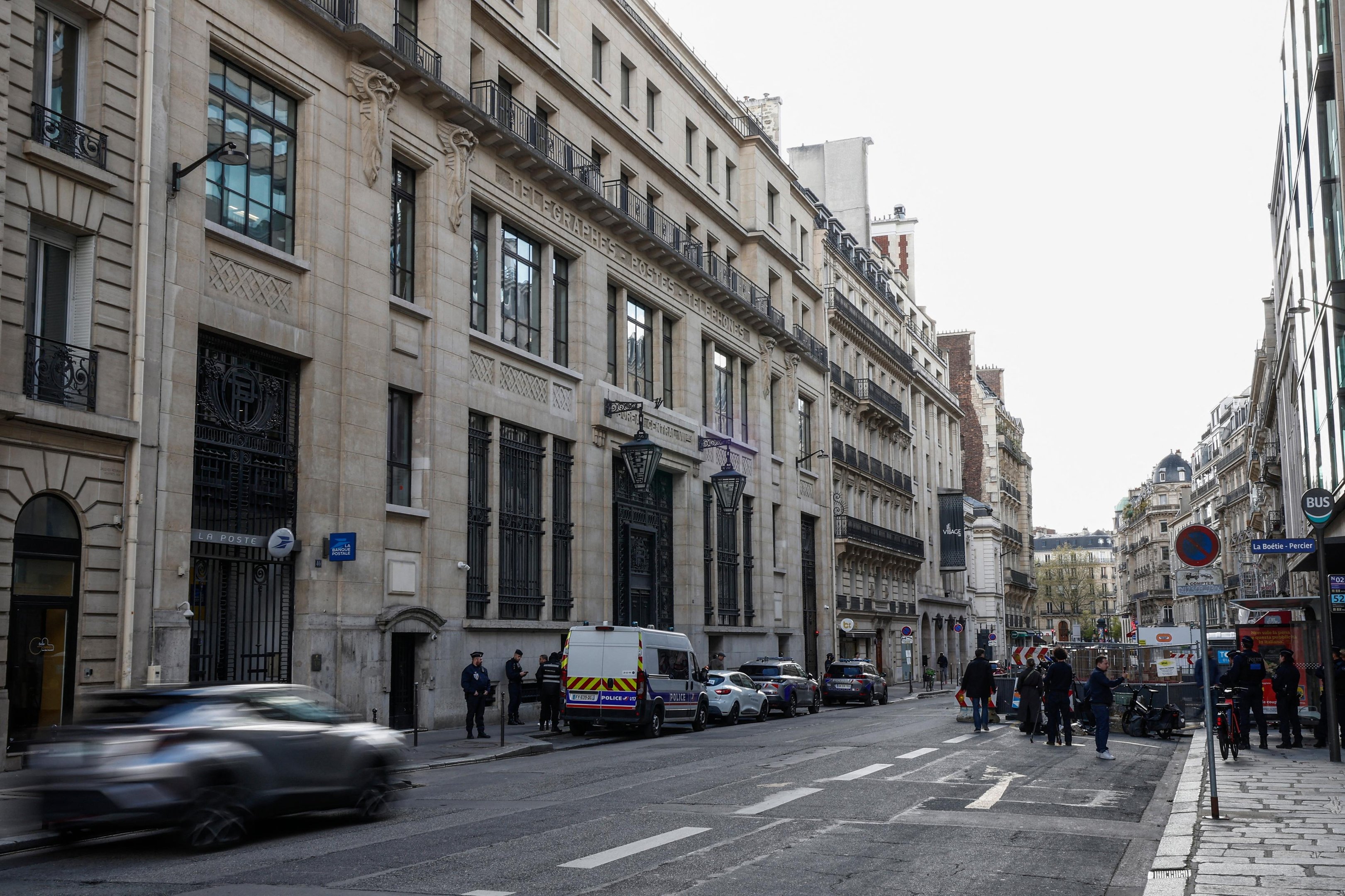 Dispositivo foi levado ao laborat&oacute;rio da Prefeitura de Pol&iacute;cia de Paris para an&aacute;lise