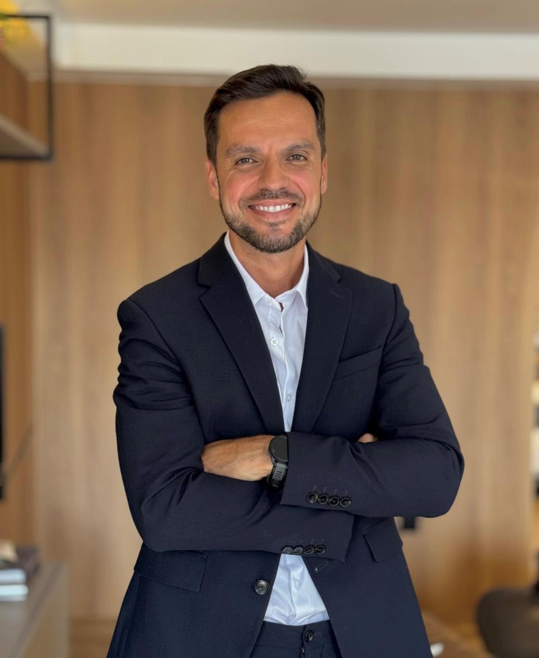 Com uma carreira consolidada no jornalismo, Saballa construiu sua trajet&oacute;ria atuando em r&aacute;dio, TV e internet