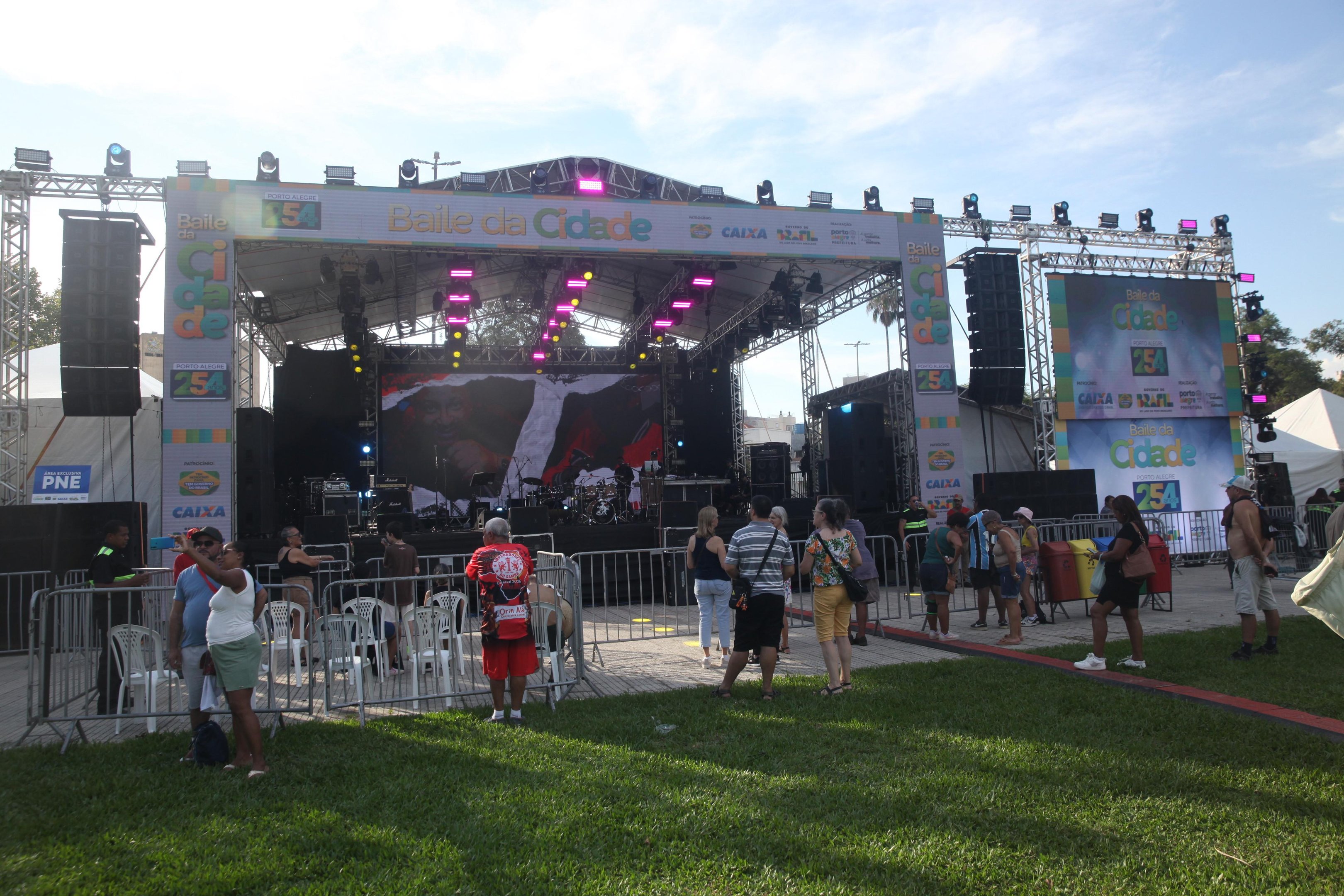 Evento come&ccedil;ou &agrave;s 16h na Reden&ccedil;&atilde;o, pr&oacute;ximo ao espelho d'&aacute;gua