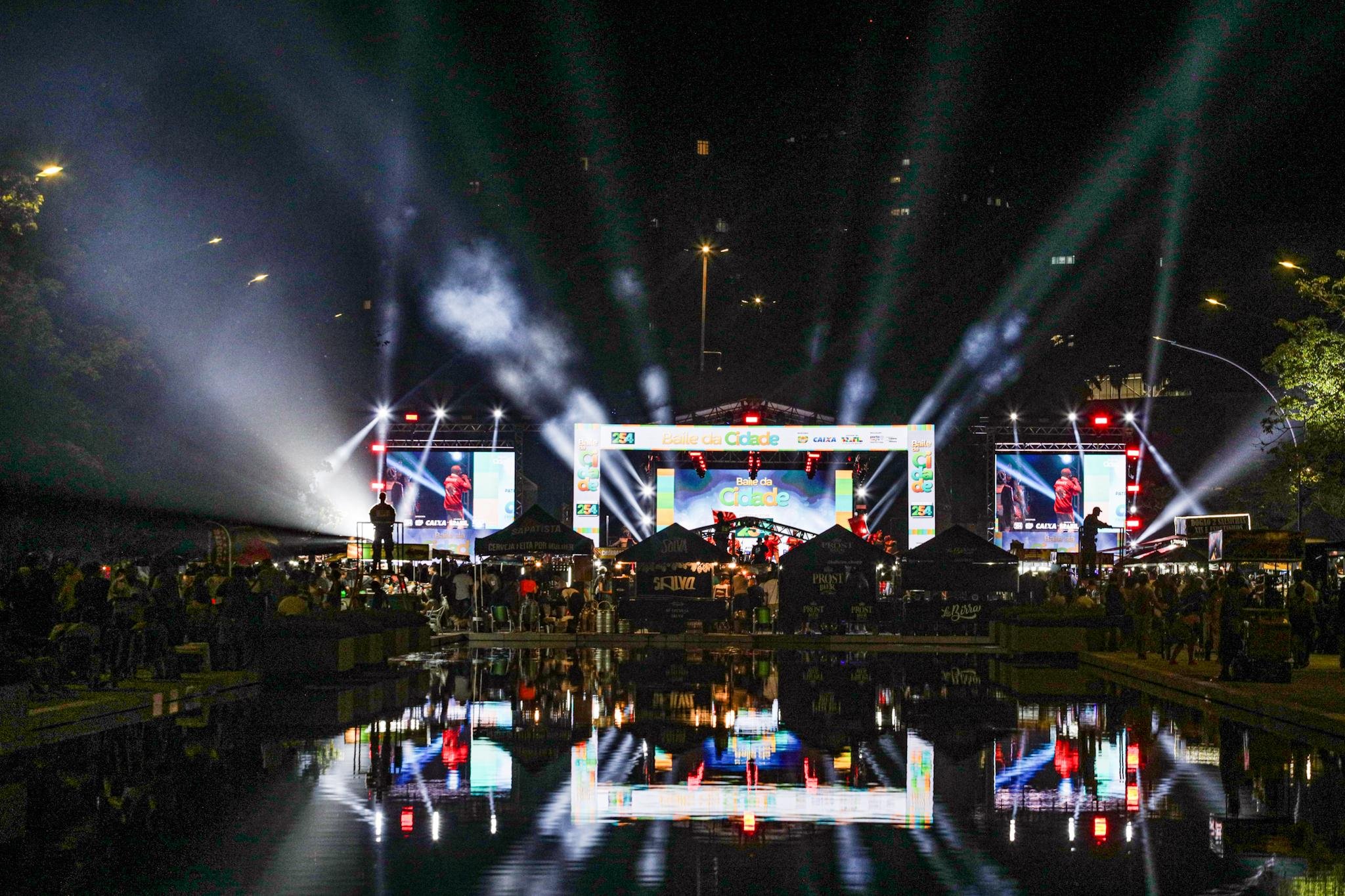 Grande p&uacute;blico esteve presente na Reden&ccedil;&atilde;o para acompanhar o Baile da Cidade 2026, quando Porto Alegre comemorou 254 anos