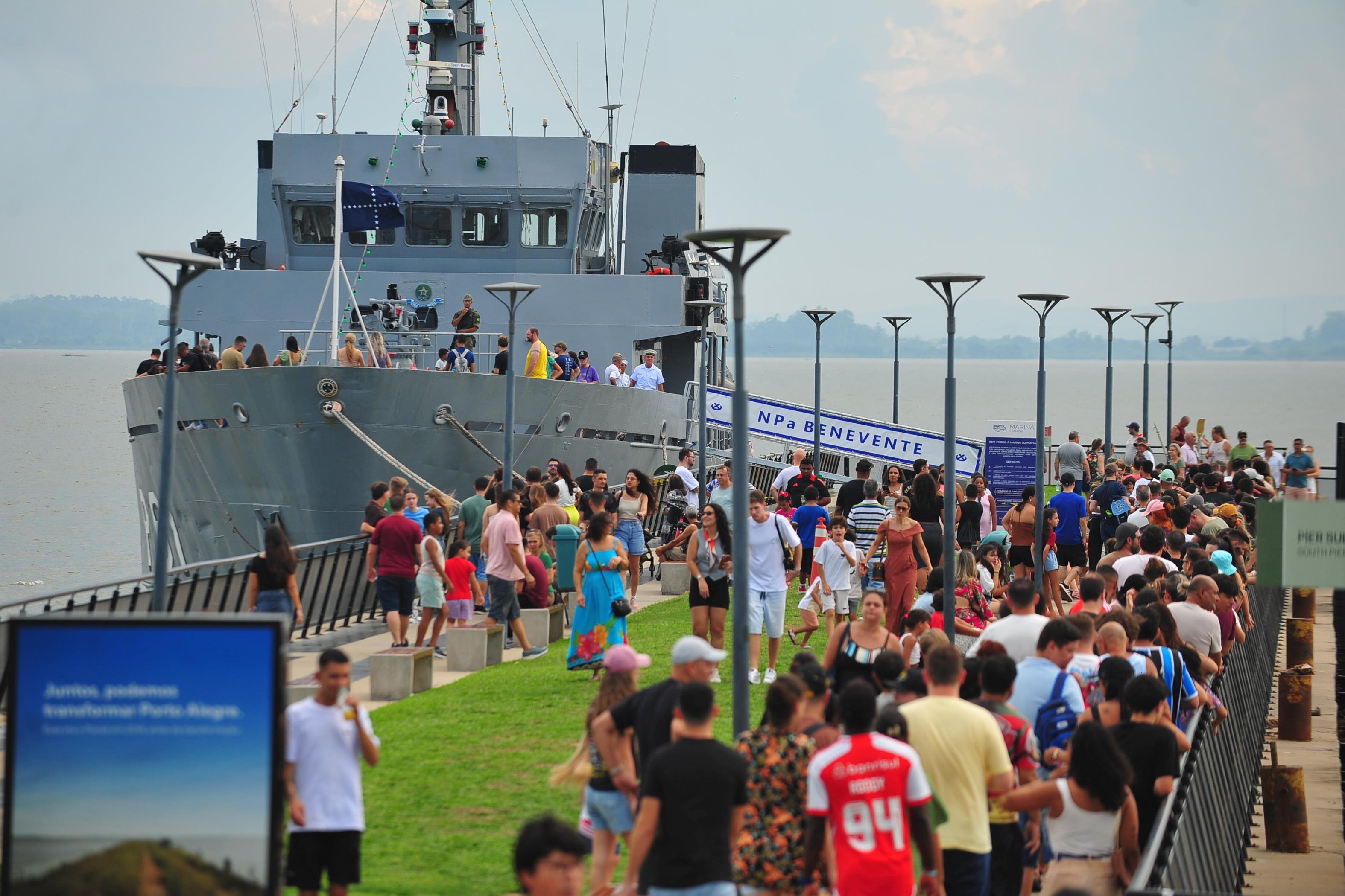 Navio da Marinha aberto &agrave; visita&ccedil;&atilde;o