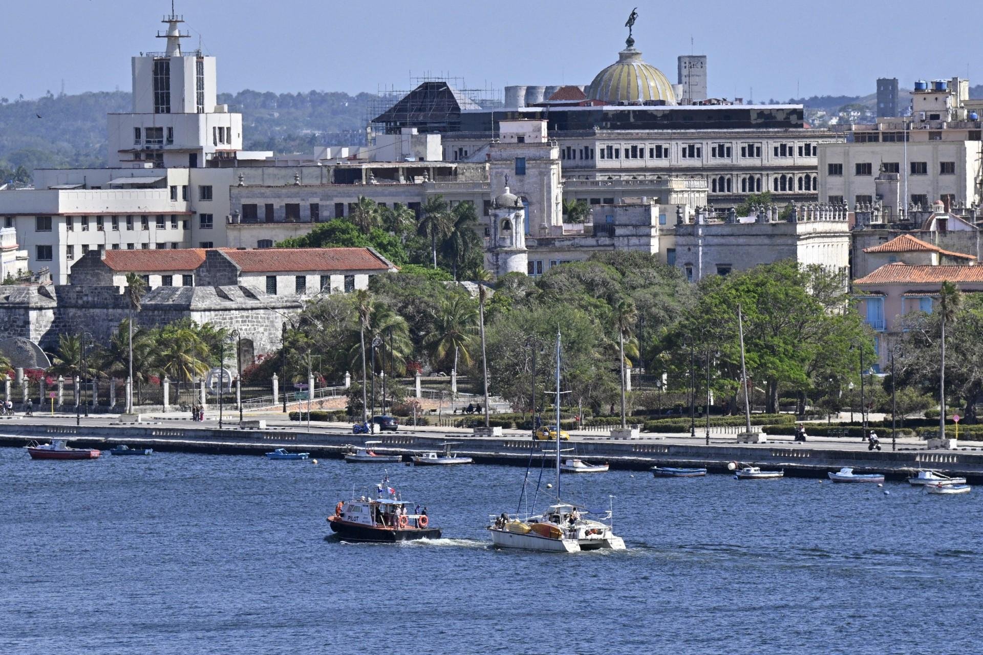 Veleiros que transportavam ajuda humanit&aacute;ria, e que haviam desaparecido, chegaram ao porto de Havana neste s&aacute;bado