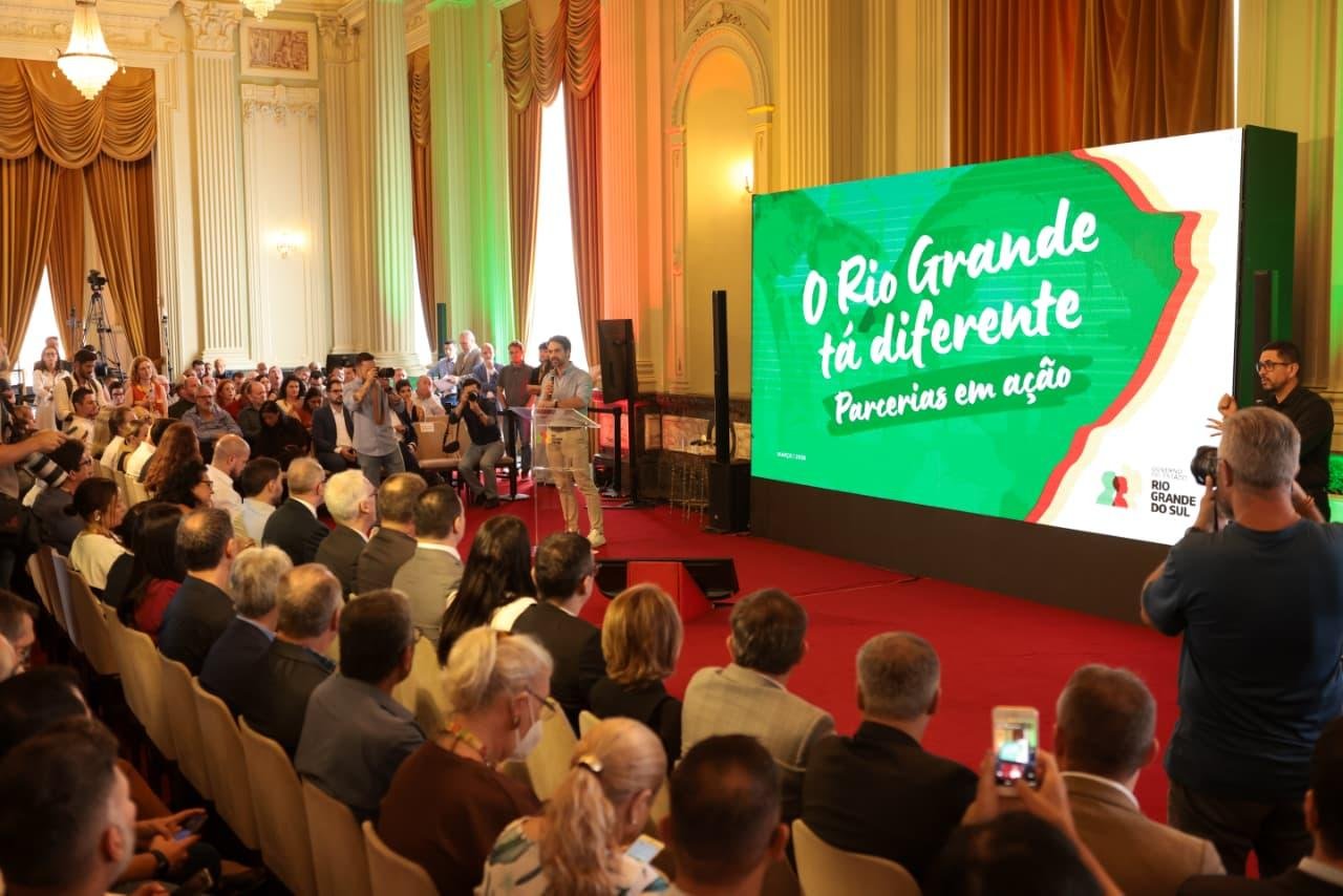 Leite fez an&uacute;ncio durante evento no Pal&aacute;cio Piratini