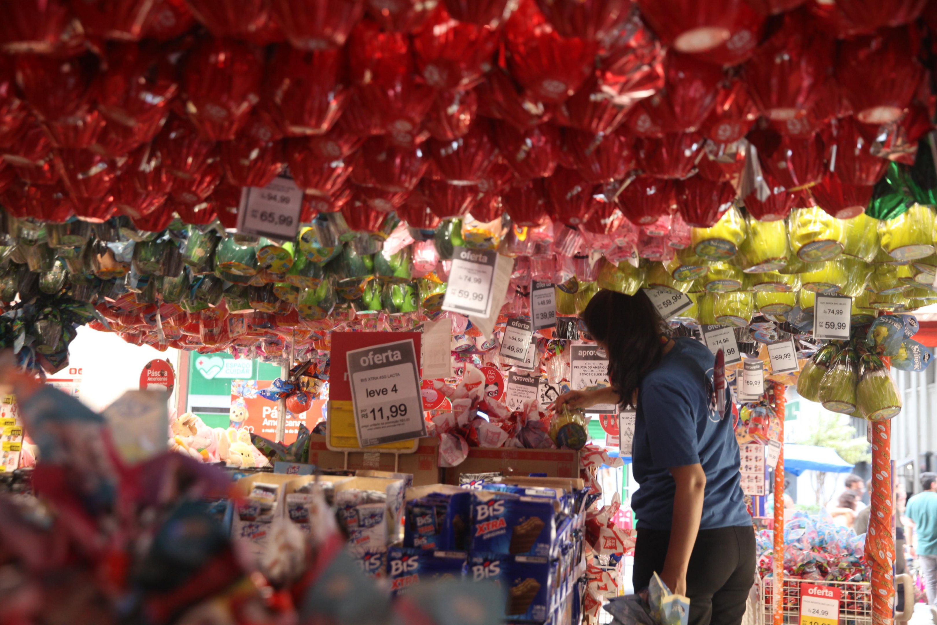 Semana &eacute; marcada pela procura por ofertas e condi&ccedil;&otilde;es para compra de presentes de P&aacute;scoa em lojas de departamento e supermercados