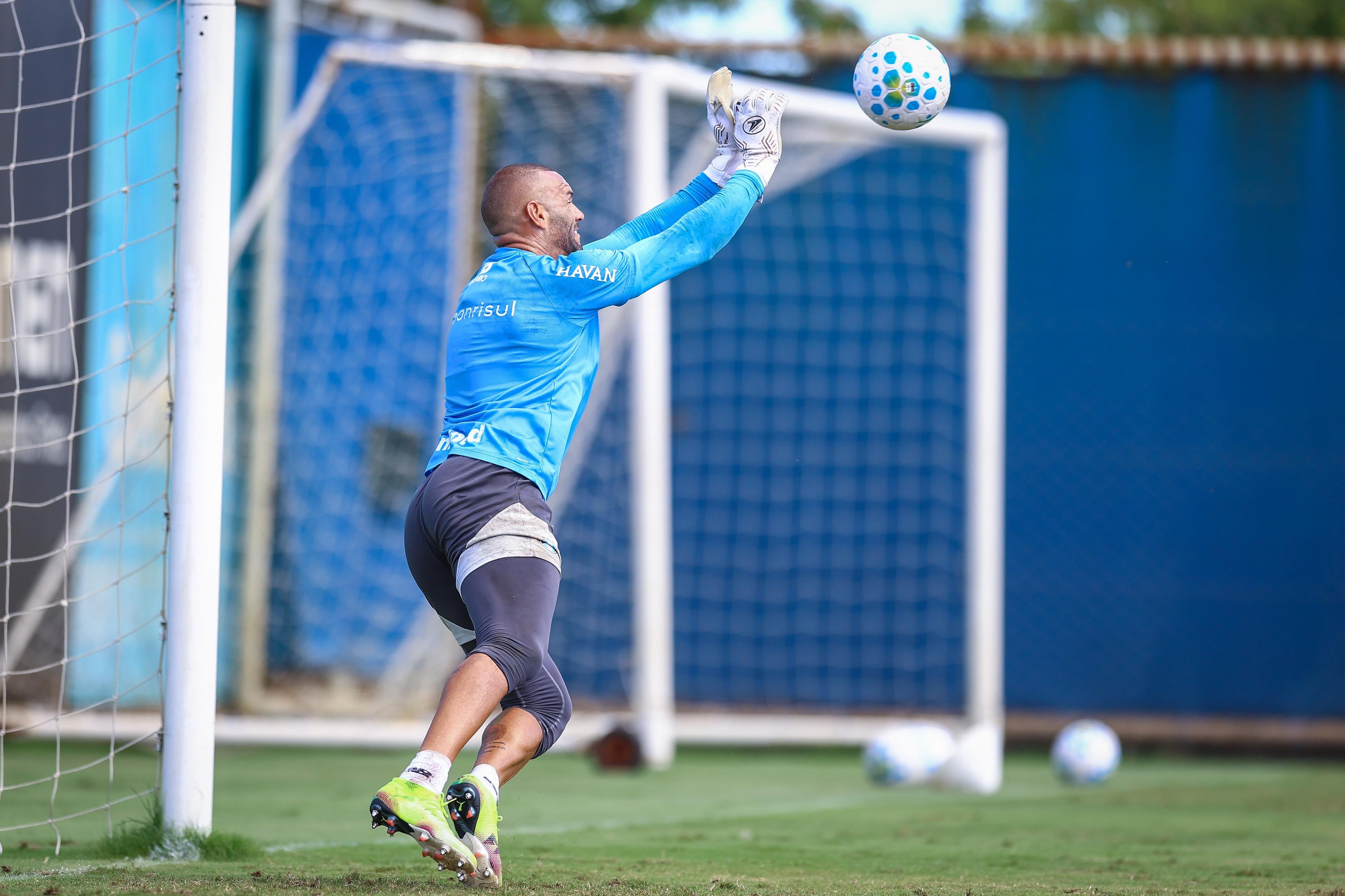 Weverton vai enfrentar o ex-clube pela primeira vez