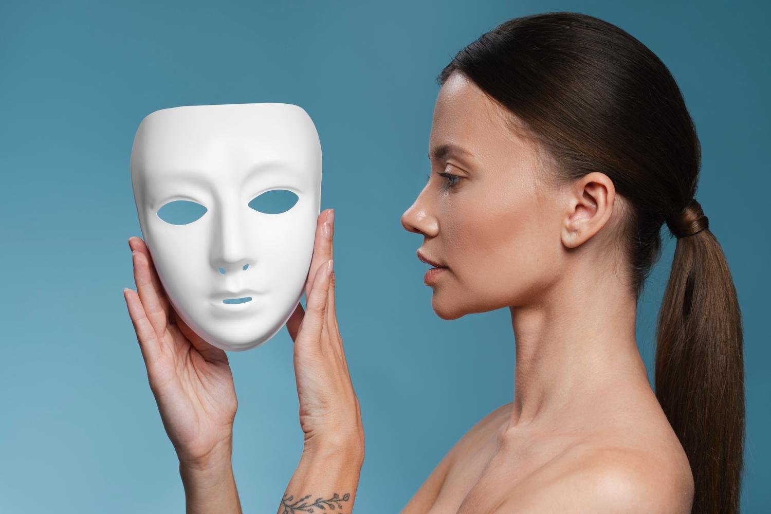 O uso de m&aacute;scaras sociais pode proteger, mas tamb&eacute;m dificultar o reconhecimento de si