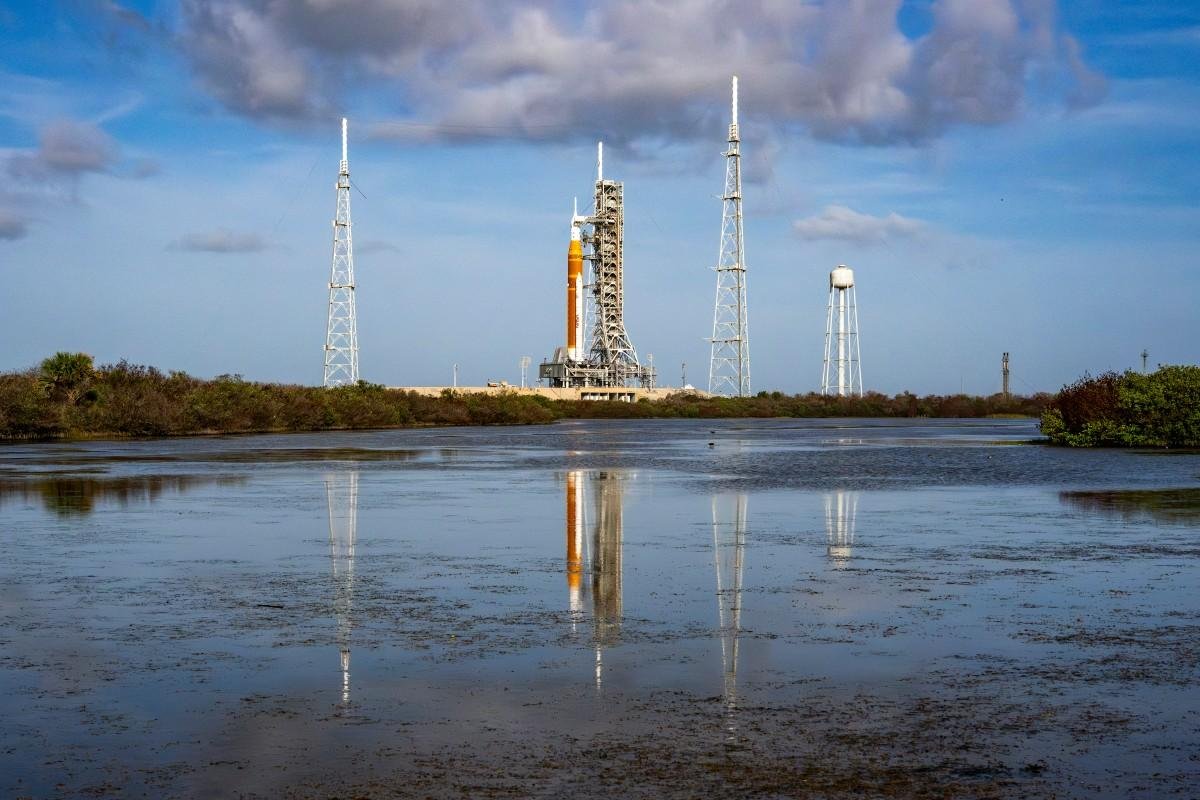 Foguete Space Launch System da Nasa tem 98 metros  de comprimento