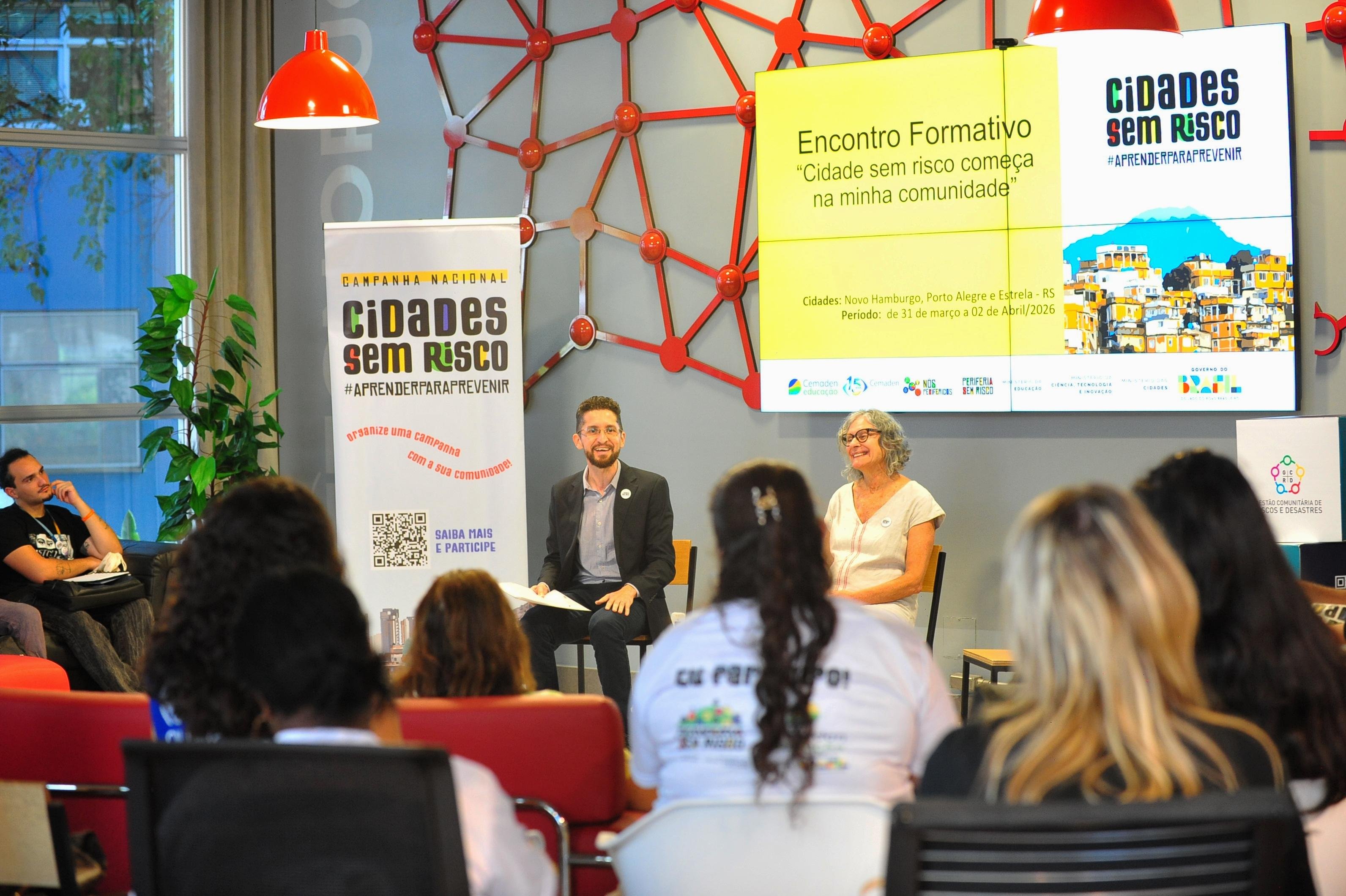 Forma&ccedil;&atilde;o ocorreu no Tecnopuc e reuniu educadores e l&iacute;deres comunit&aacute;rios