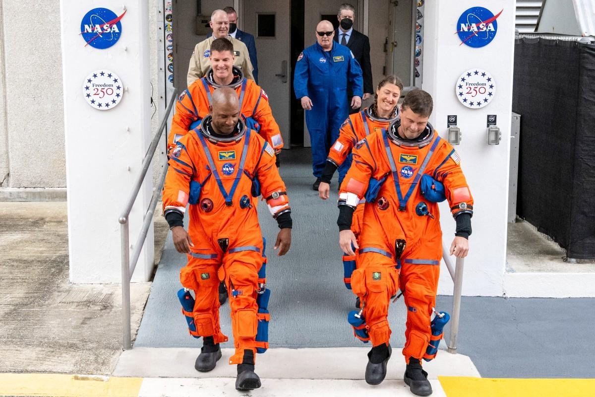 Astronautas participam de miss&atilde;o