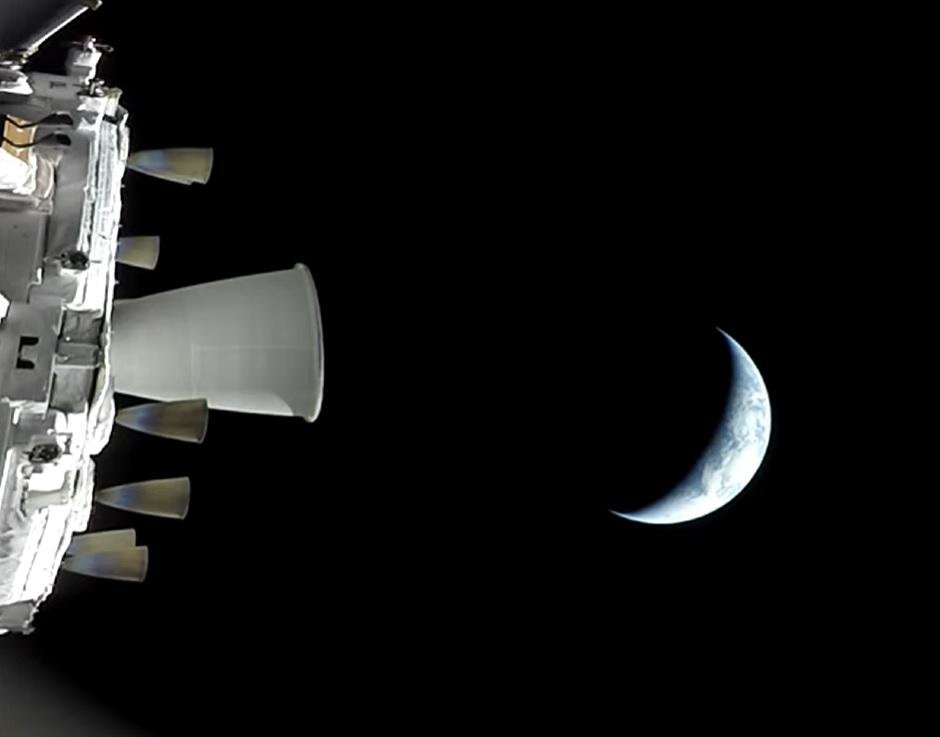 Astronautas testam confiabilidade de espa&ccedil;o nave antes de aproxima&ccedil;&atilde;o da Lua