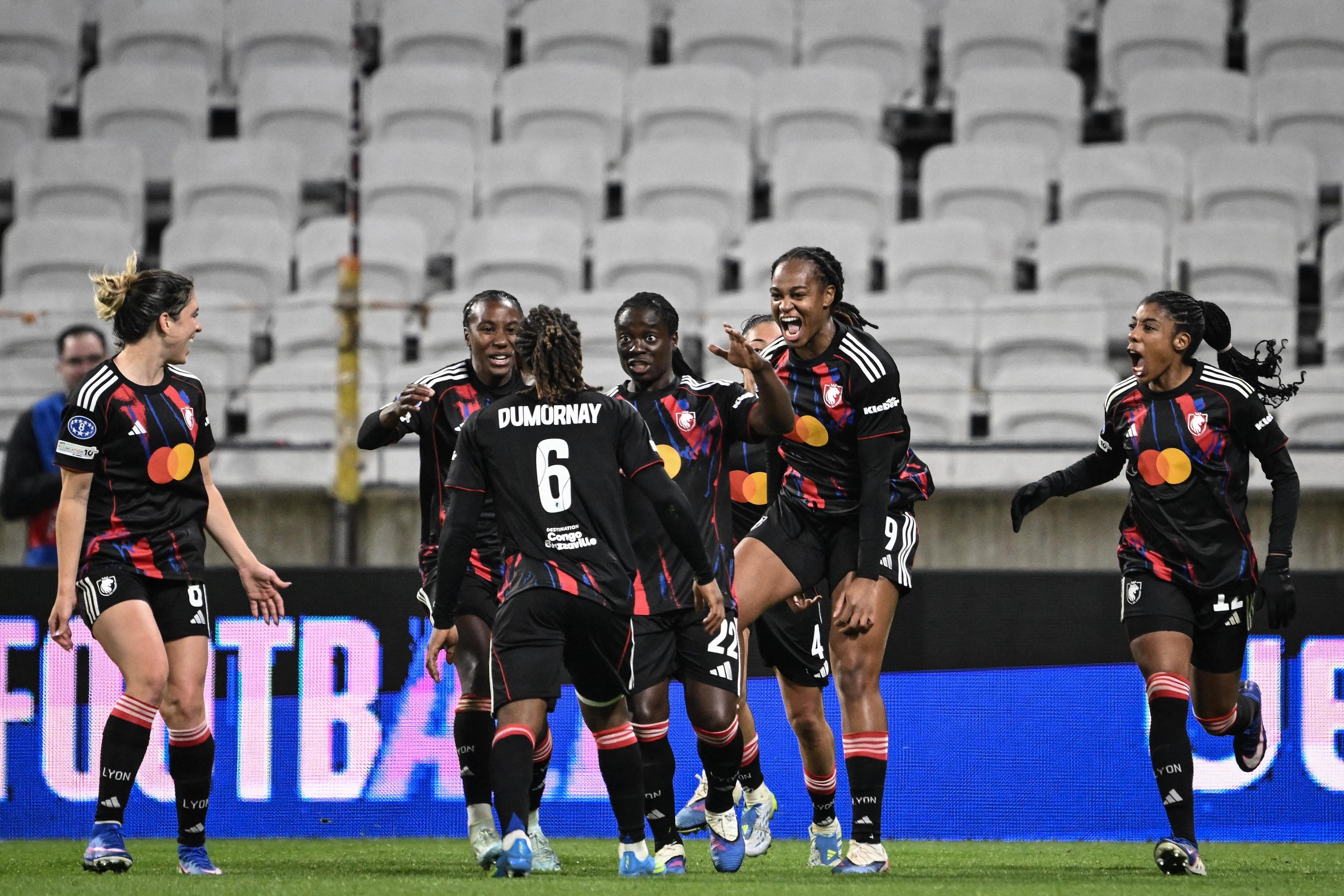 Olympique Lyonnais conseguiu a vit&oacute;ria na prorroga&ccedil;&atilde;o para garantir a classifica&ccedil;&atilde;o