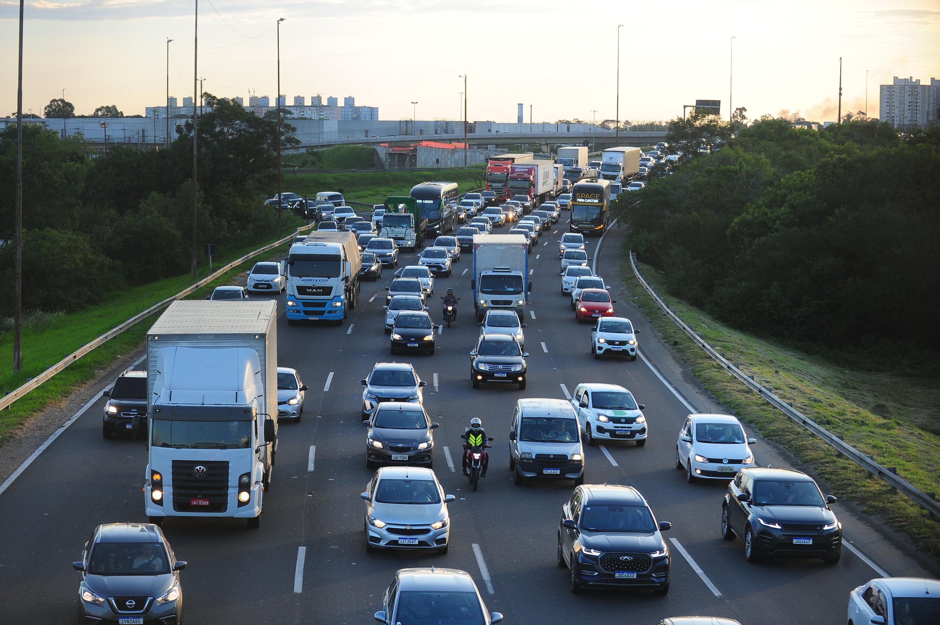 Movimento de sa&iacute;da para o feriad&atilde;o de P&aacute;scoa.