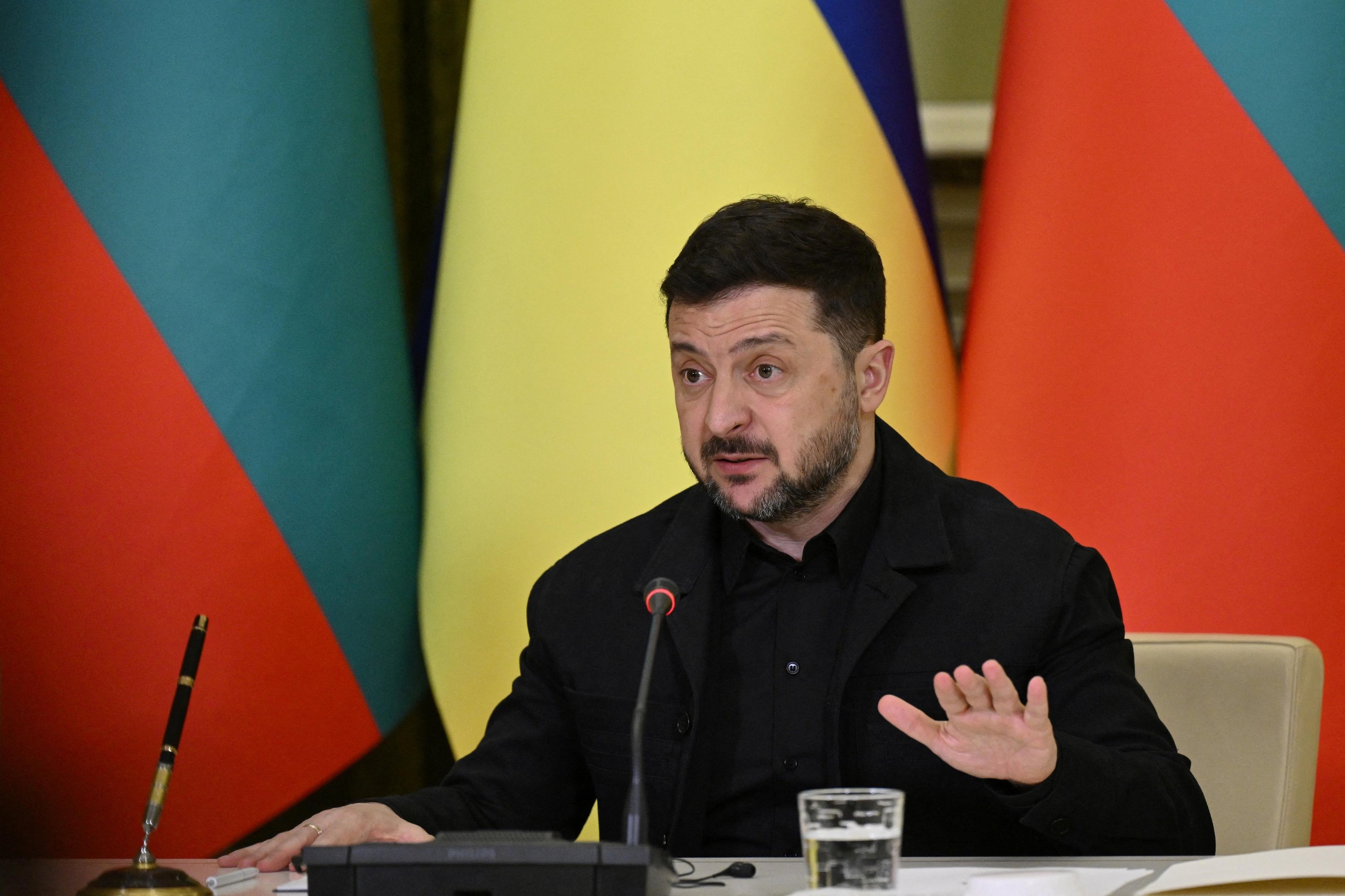 Em comunicado, o presidente ucraniano citou uma s&eacute;rie de tarefas que a Ucr&acirc;nia deve concretizar, como avan&ccedil;ar com a ades&atilde;o &agrave; Uni&atilde;o Europeia e fortalecer suas zonas fronteiri&ccedil;as