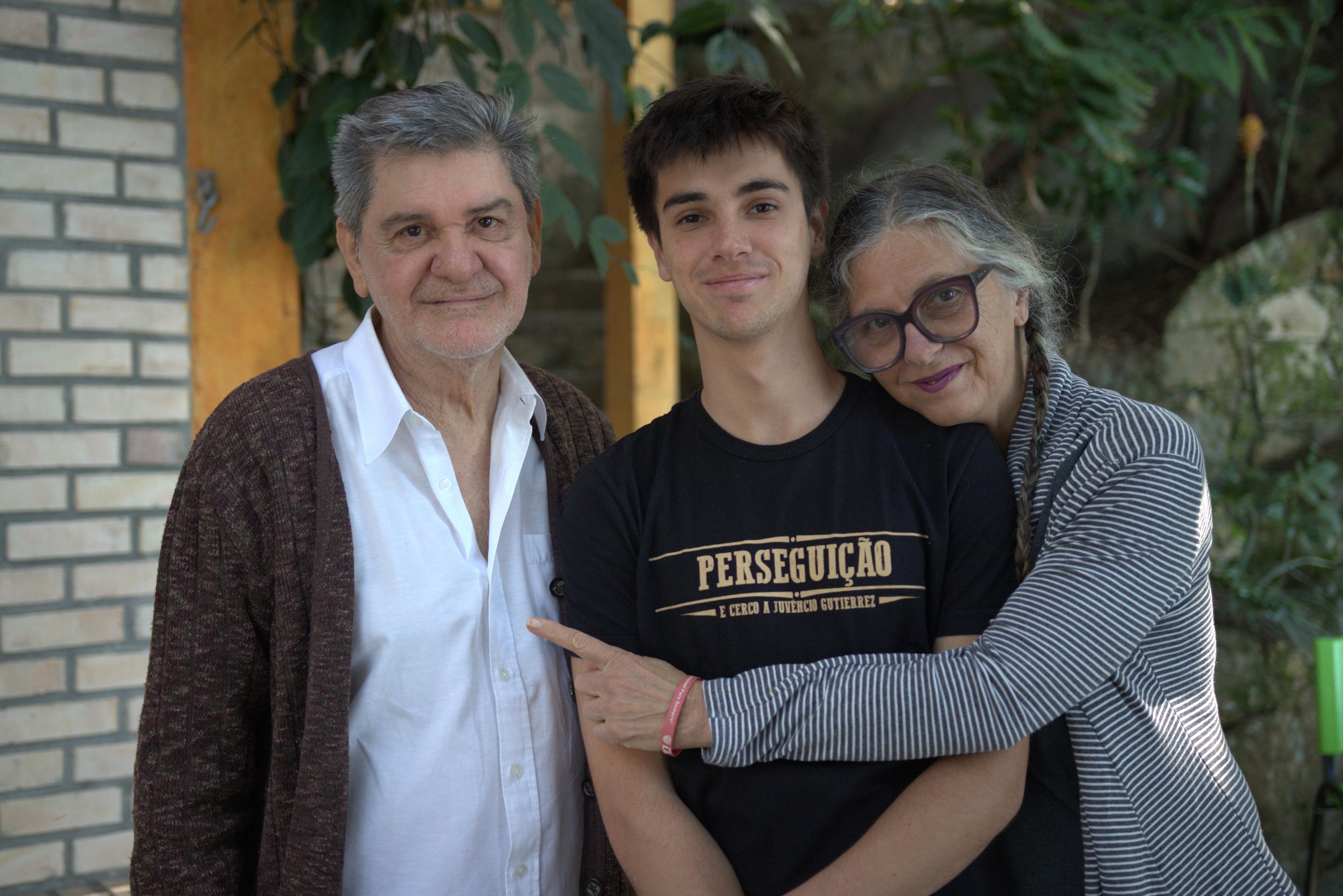 Casal Tabajara Ruas e Ligia Walper, com o filho Tom&aacute;s Walper Ruas. O trio ir&aacute; lan&ccedil;ar o longa-metragem "Edif&iacute;cio Bonfim", no pr&oacute;ximo dia 7 de maio