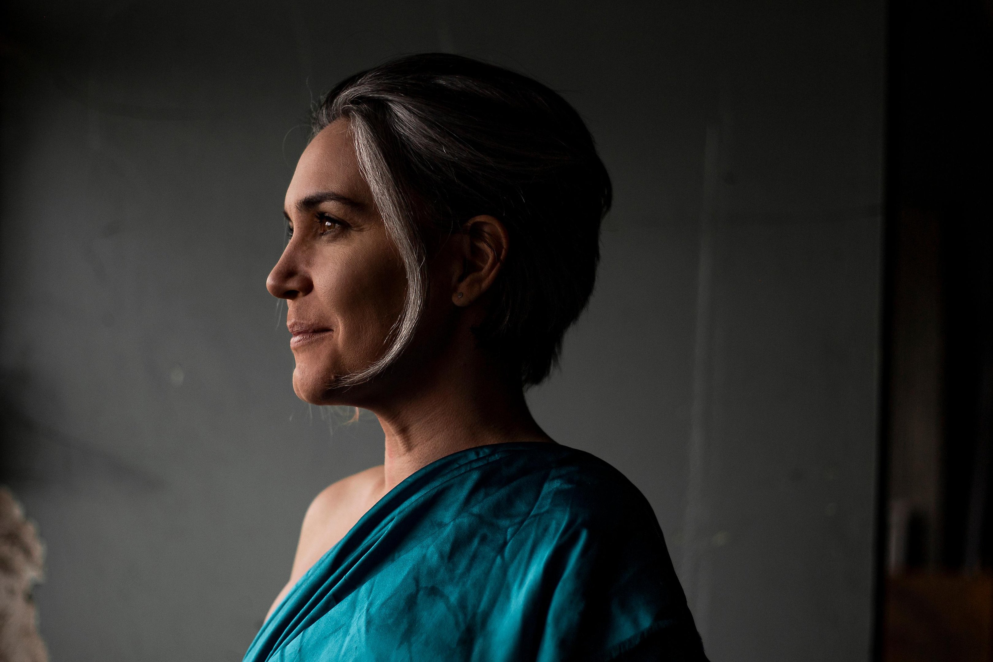 Cantora e compositora Adriana Deffenti promove no s&aacute;bado, 25/4, na Casa Mel, a primeira edi&ccedil;&atilde;o de atividade voltada para mulheres desenvolverem seu canto.