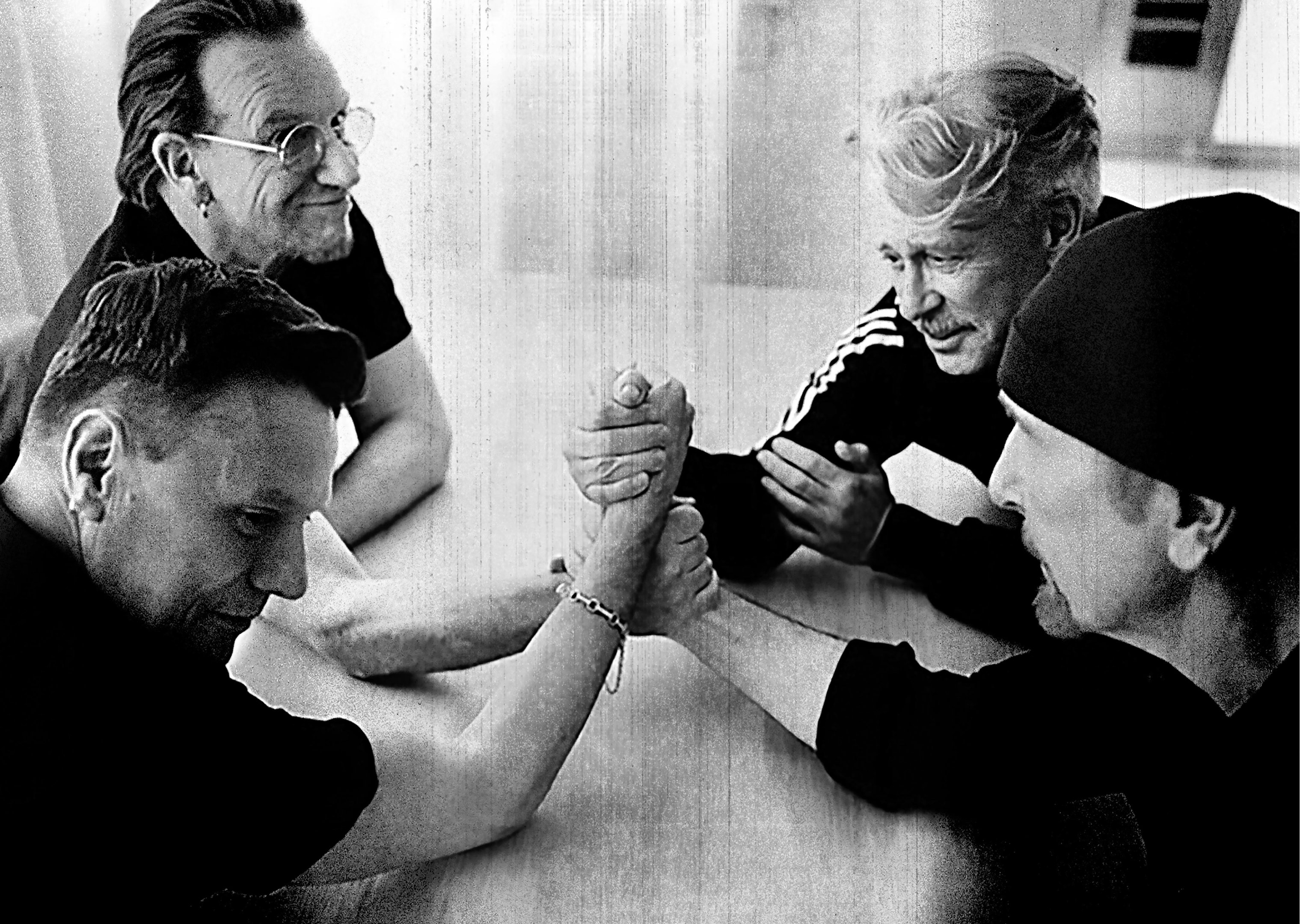 A Island Records UK apresent&ograve;u hoje nas plataformas o EP &ldquo;U2 - Easter Lily&rdquo; EP, novo lan&ccedil;amento do U2 com seis faixas