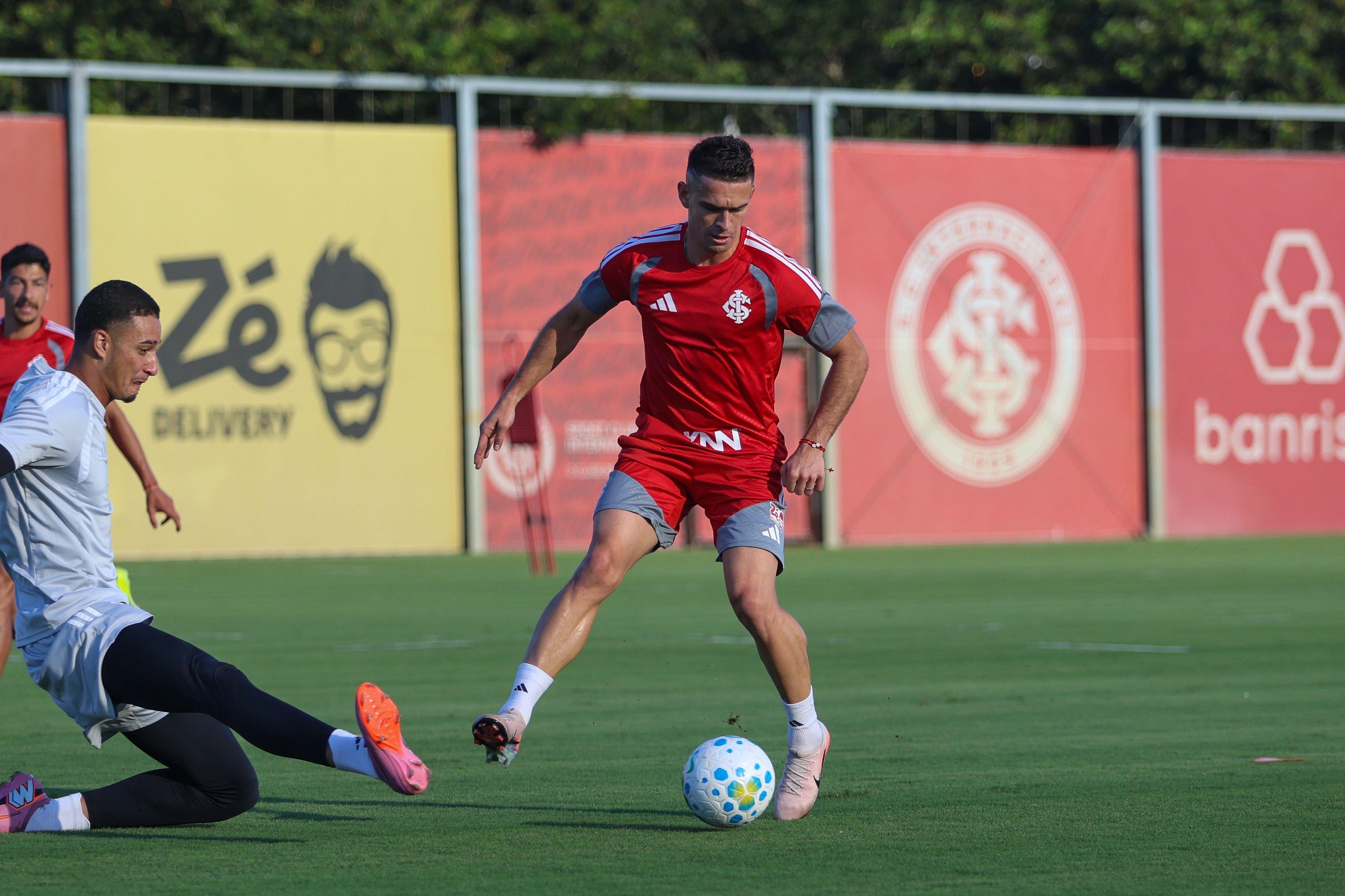 Borr&eacute; deve voltar ao ataque colorado contra o Corinthians