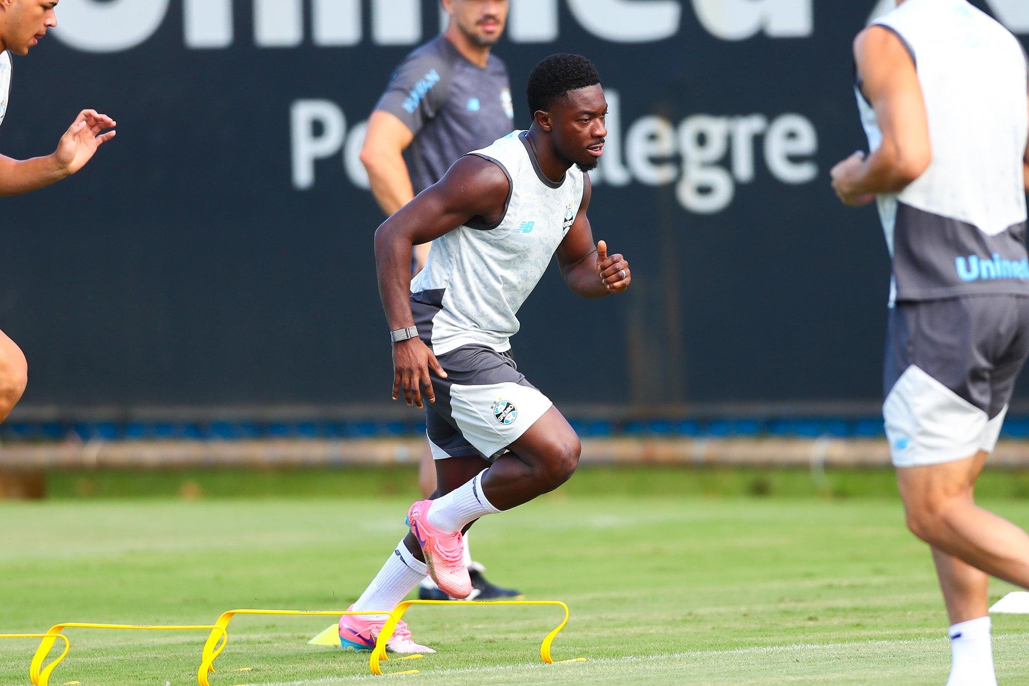 Gr&ecirc;mio joga contra o Remo neste domingo