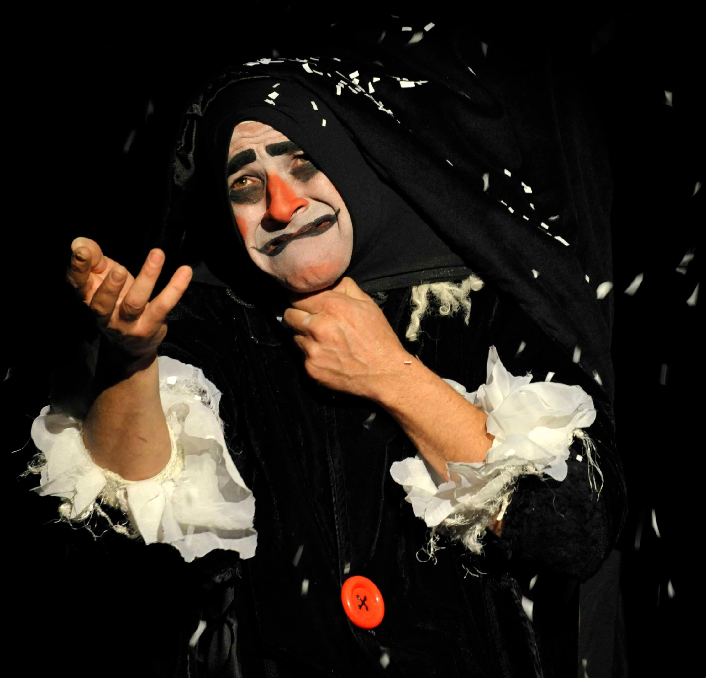 Artista que j&aacute; levou sua palha&ccedil;aria a 27 pa&iacute;ses far&aacute; estreia no RS no 11&deg; Sesc Circo, no dia 9, 20h. O argentino Victor &Aacute;valos, criador do Palha&ccedil;o Tomate, apresenta o espet&aacute;culo &ldquo;Tomate, Puro Tomate&rdquo;