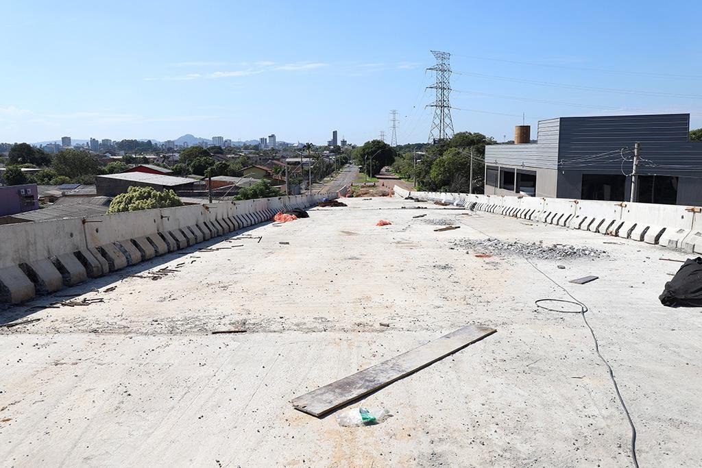A Rodovia do Parque foi inaugurada em 2013, mas o viaduto do Novo Esteio permaneceu incompleto por anos