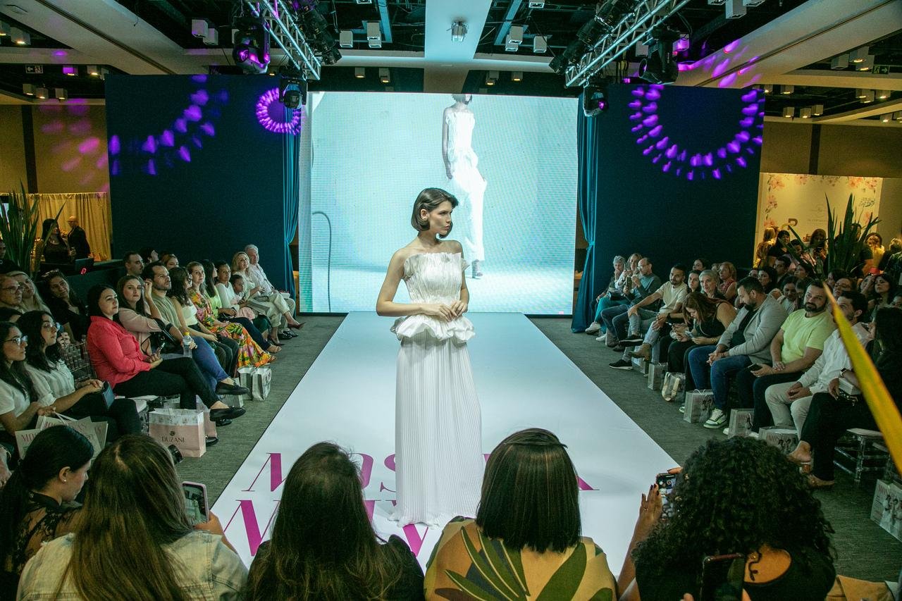Al&eacute;m dos desfiles, bazar ter&aacute; venda com valores reduzidos de vestidos de marcas de luxo