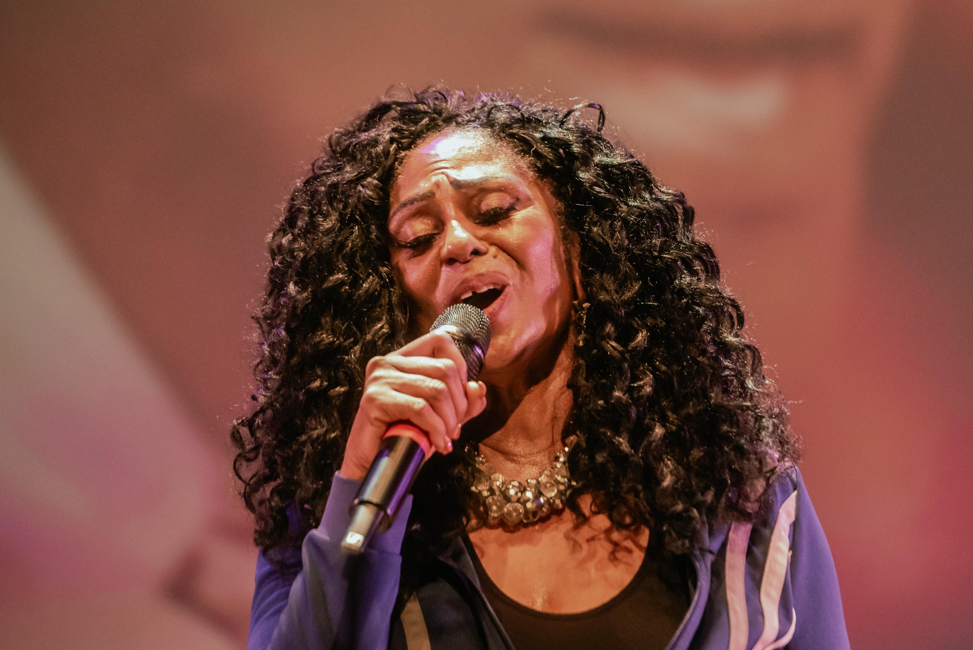 Cantora Claudette King se apresenta em Porto Alegre