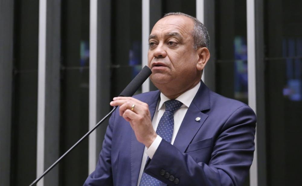 Deputado Max Lemos (RJ) foi escolhido presidente da Comiss&atilde;o de Trabalho antes de trocar o PDT pelo Uni&atilde;o Brasil e pode perder o cargo