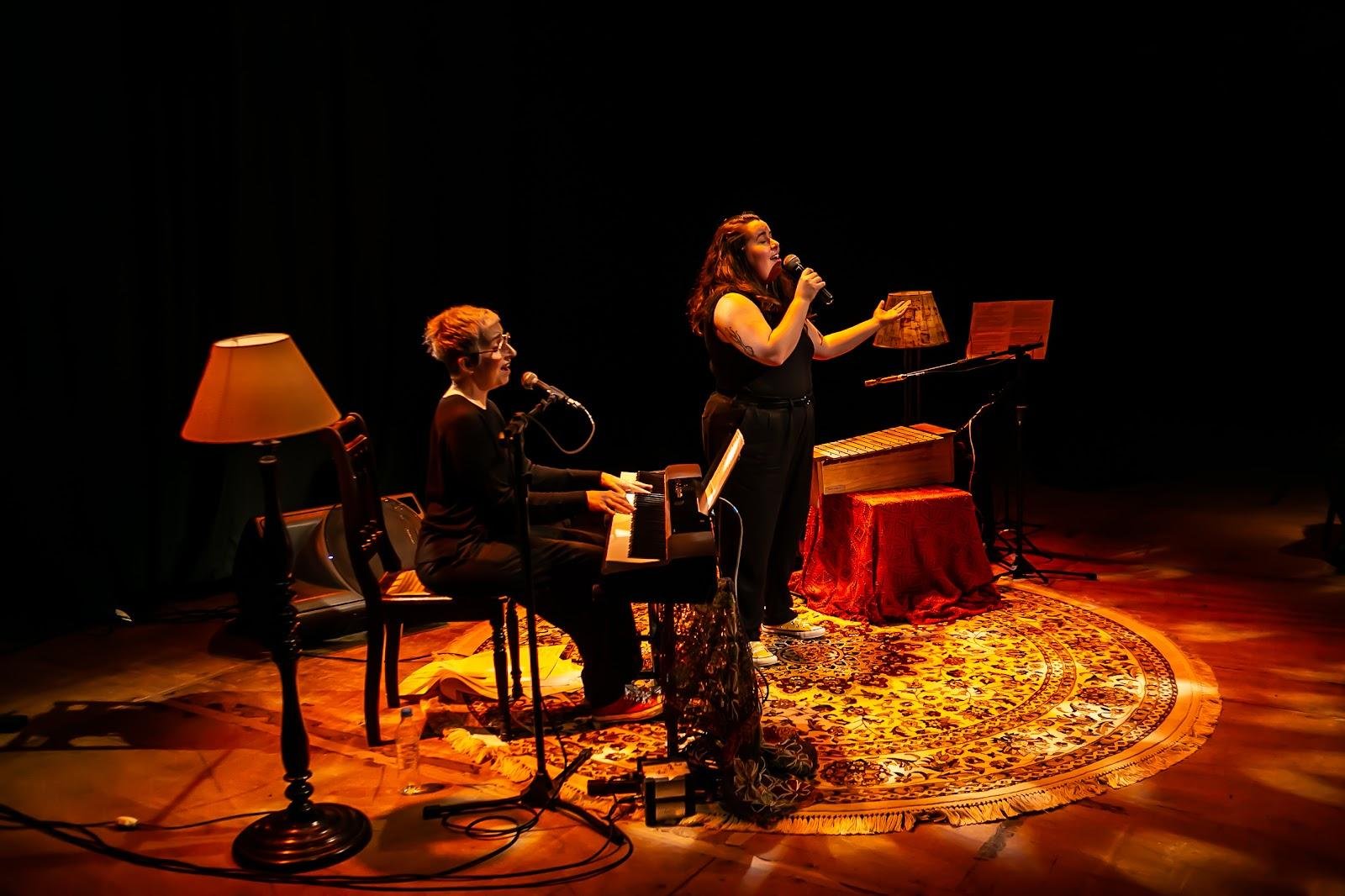 O Sarau do Solar da Assembleia Legislativa RS apresenta "Casa", com Simone e Madalena Rasslan, na quarta, 8 de abril, &agrave;s 19h,  no Teatro Olga Reverbel - Multipalco Eva Sopher