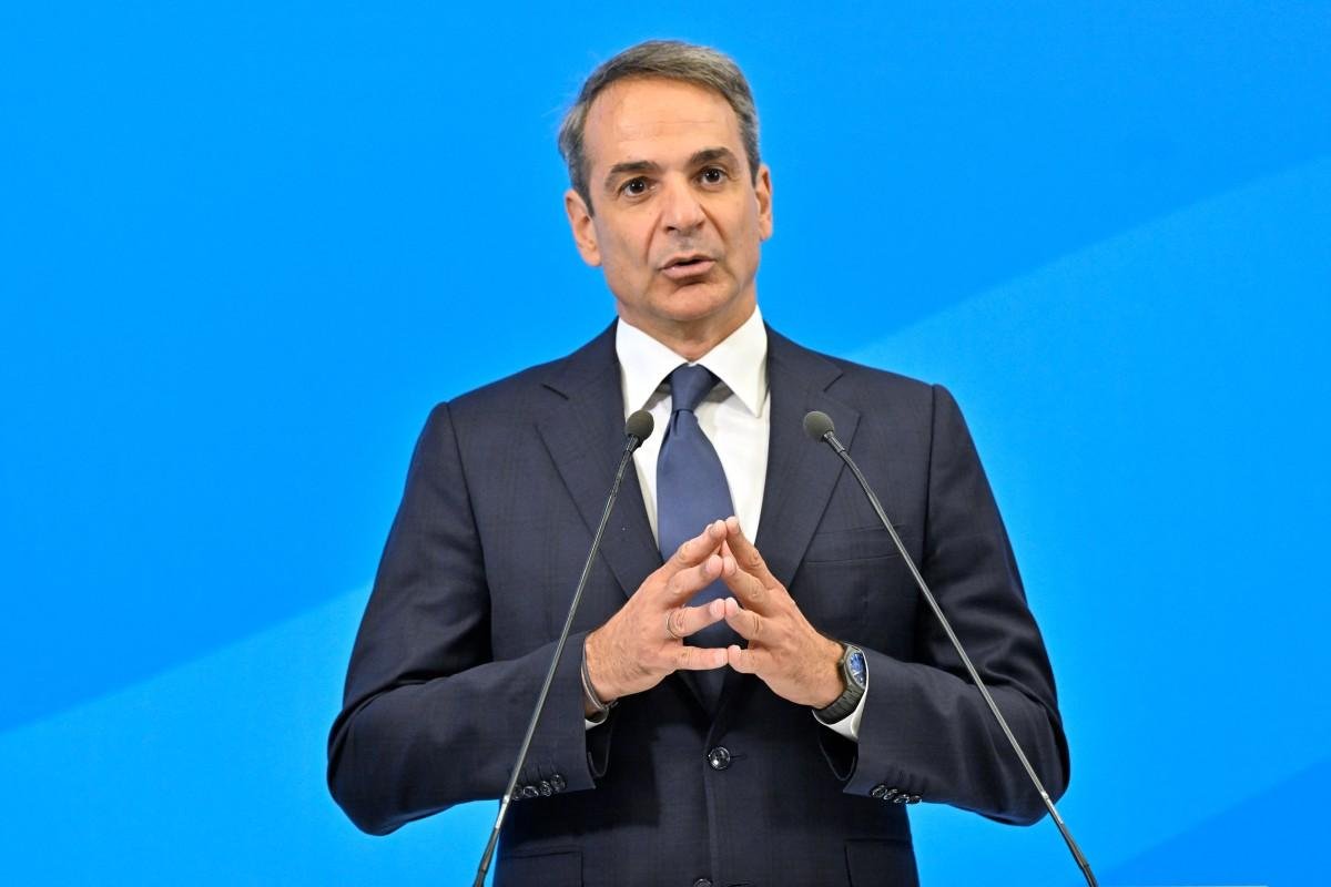 Mitsotakis disse que a proibi&ccedil;&atilde;o &eacute; apenas "uma ferramenta, que nunca substituir&aacute; a presen&ccedil;a dos pais"