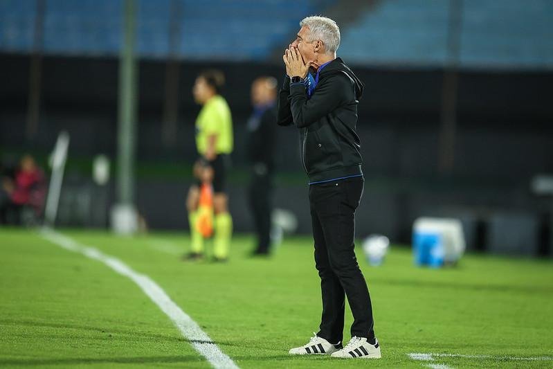 Lu&iacute;s Castro ainda n&atilde;o conseguiu fazer o Gr&ecirc;mio decolar na temporada