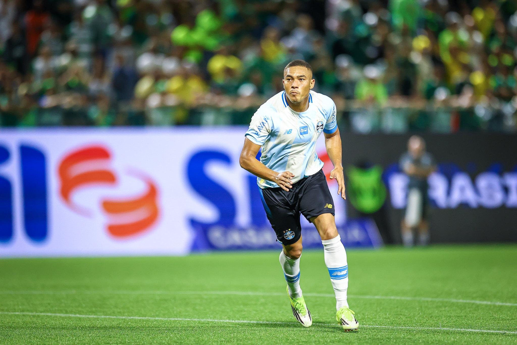 Carlos Vin&iacute;cius deve seguir no Tricolor por mais duas temporadas