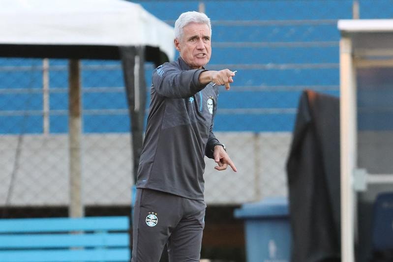 Lu&iacute;s Castro &eacute; respaldado antes do quarto Gre-Nal de 2026