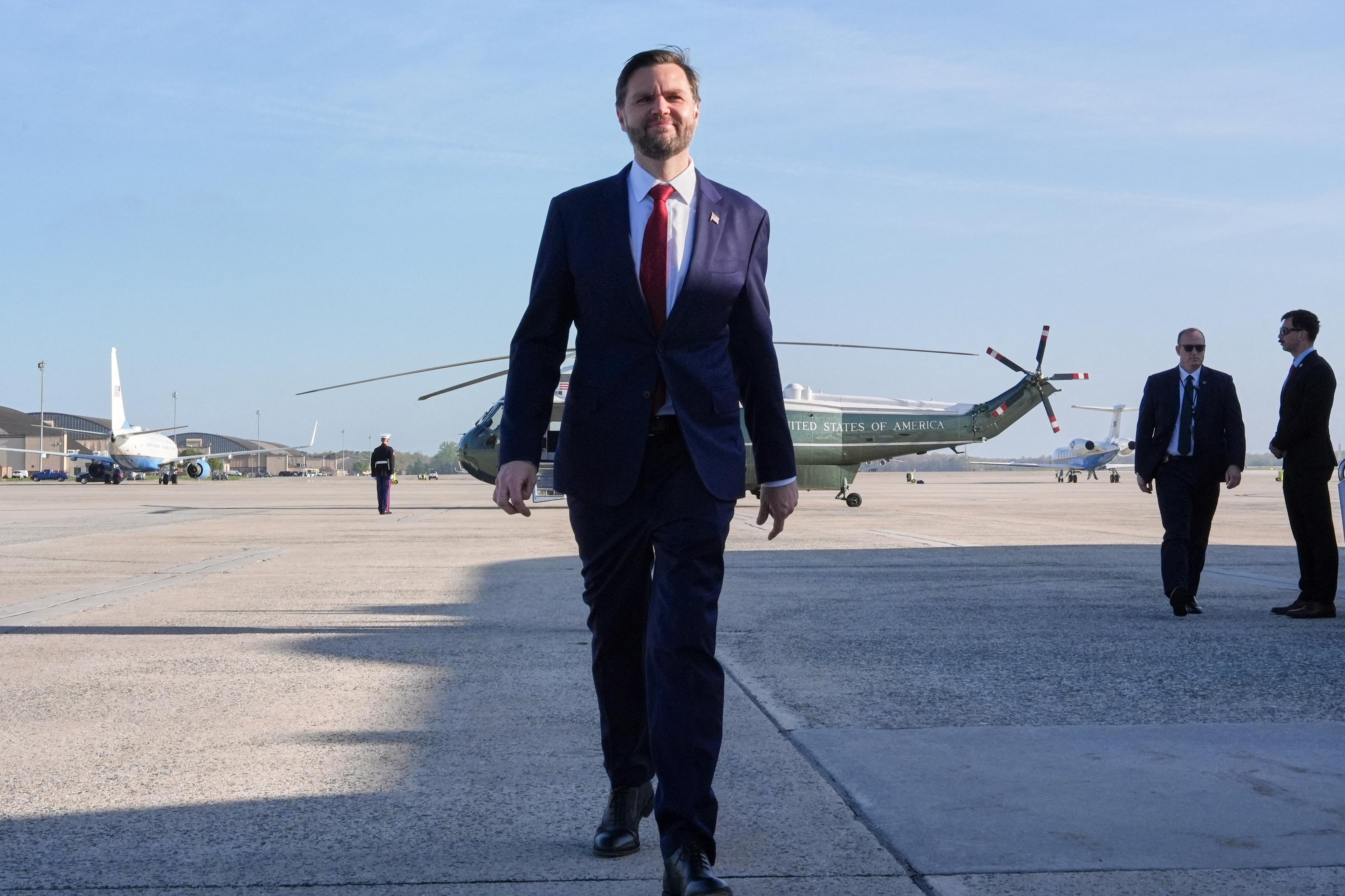 Casa Branca diz que JD Vance n&atilde;o viajar&aacute; ao Paquist&atilde;o para se encontrar com enviados iranianos
