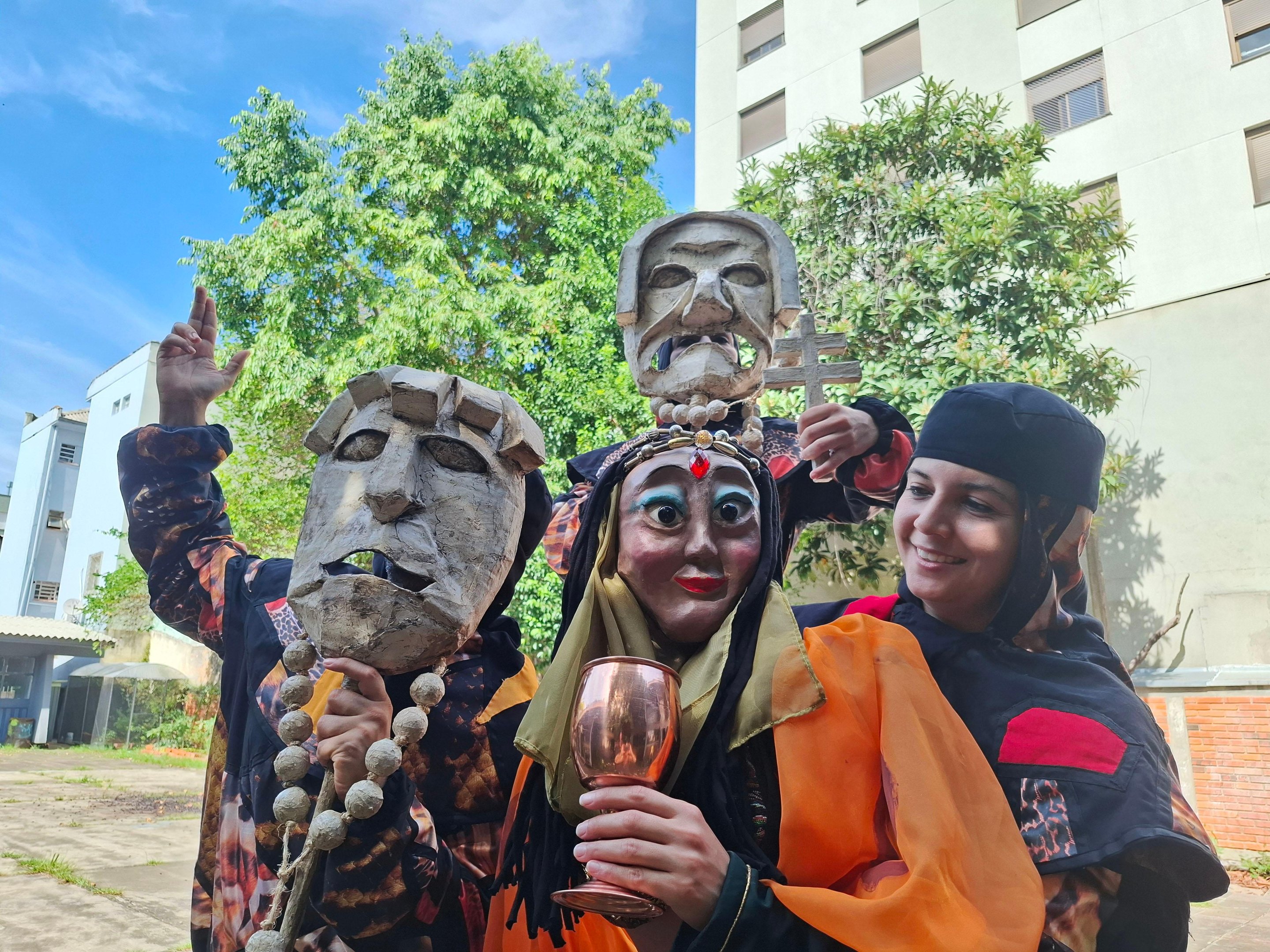 A Oigal&ecirc; Cooperativa de Artistas Teatrais abre 2026 com a estreia do novo espet&aacute;culo de teatro de rua, "Teiniagu&aacute; &ndash; a Lenda da Salamanca do Jarau, neste s&aacute;bado, 11, na Pra&ccedil;a M&eacute;xico.