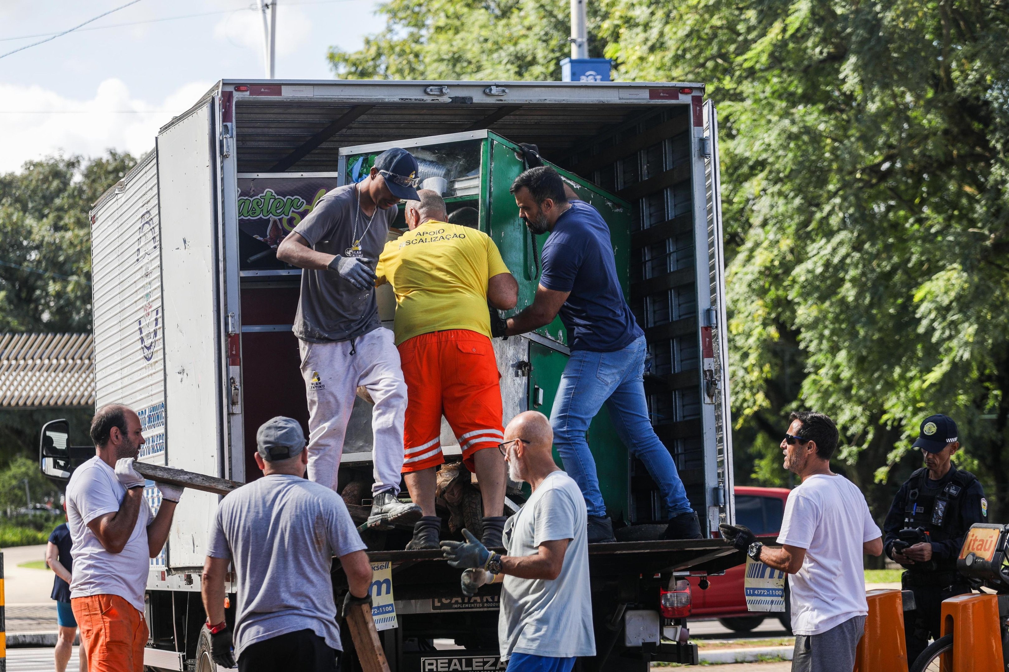 Opera&ccedil;&atilde;o contou com o apoio da Guarda Municipal, Brigada Militar, Secretaria Municipal de Sa&uacute;de e Departamento Municipal de Limpeza Urbana (DMLU)