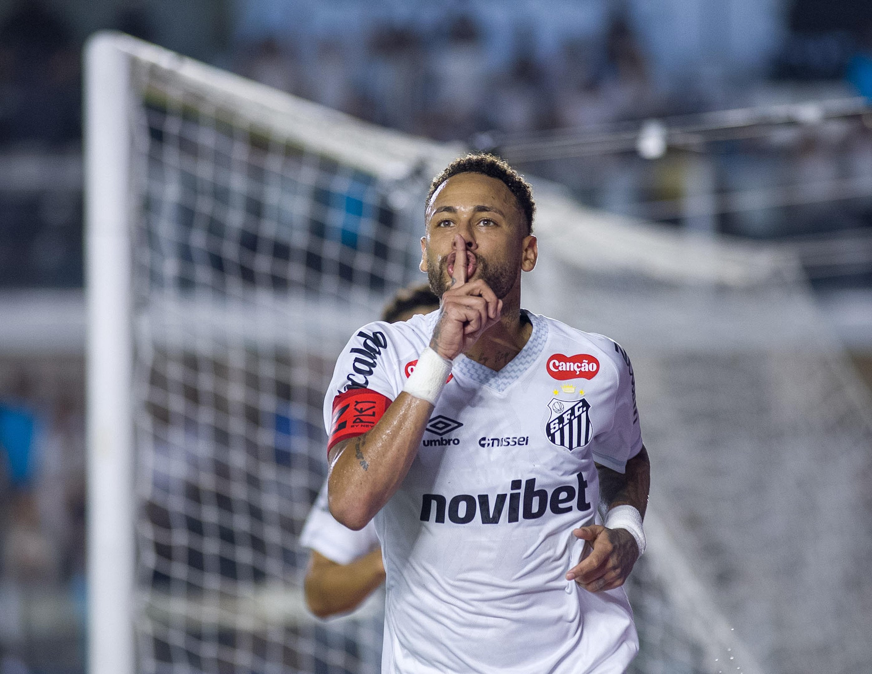 Jogador ter&aacute; 11 partidas at&eacute; data da convoca&ccedil;&atilde;o final
