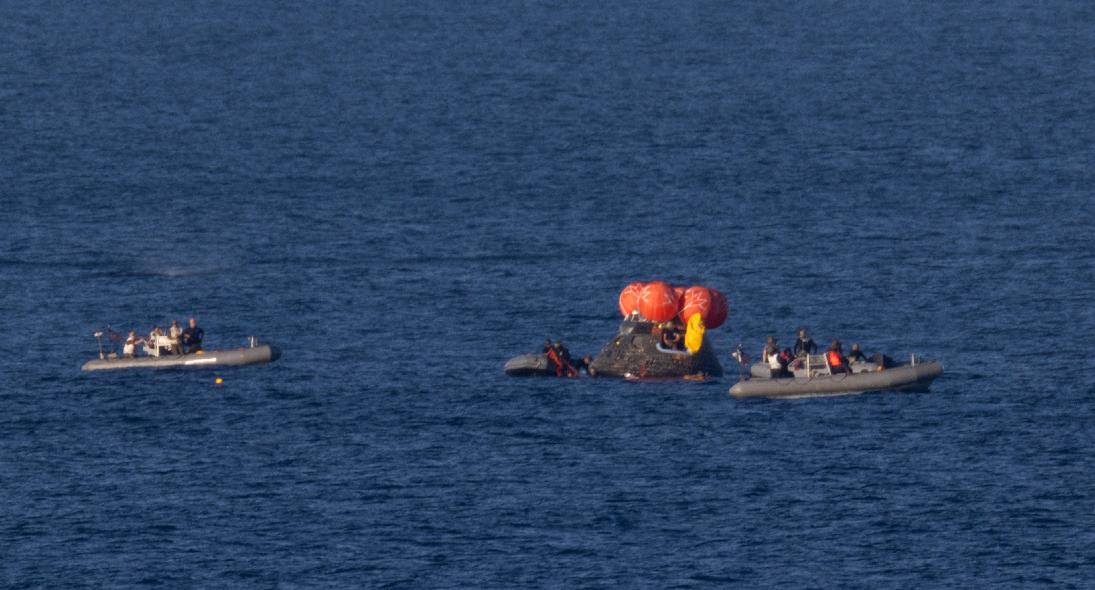 Quatro astronautas da miss&atilde;o Artemis II pousaram no mar do litoral da Calif&oacute;rnia
