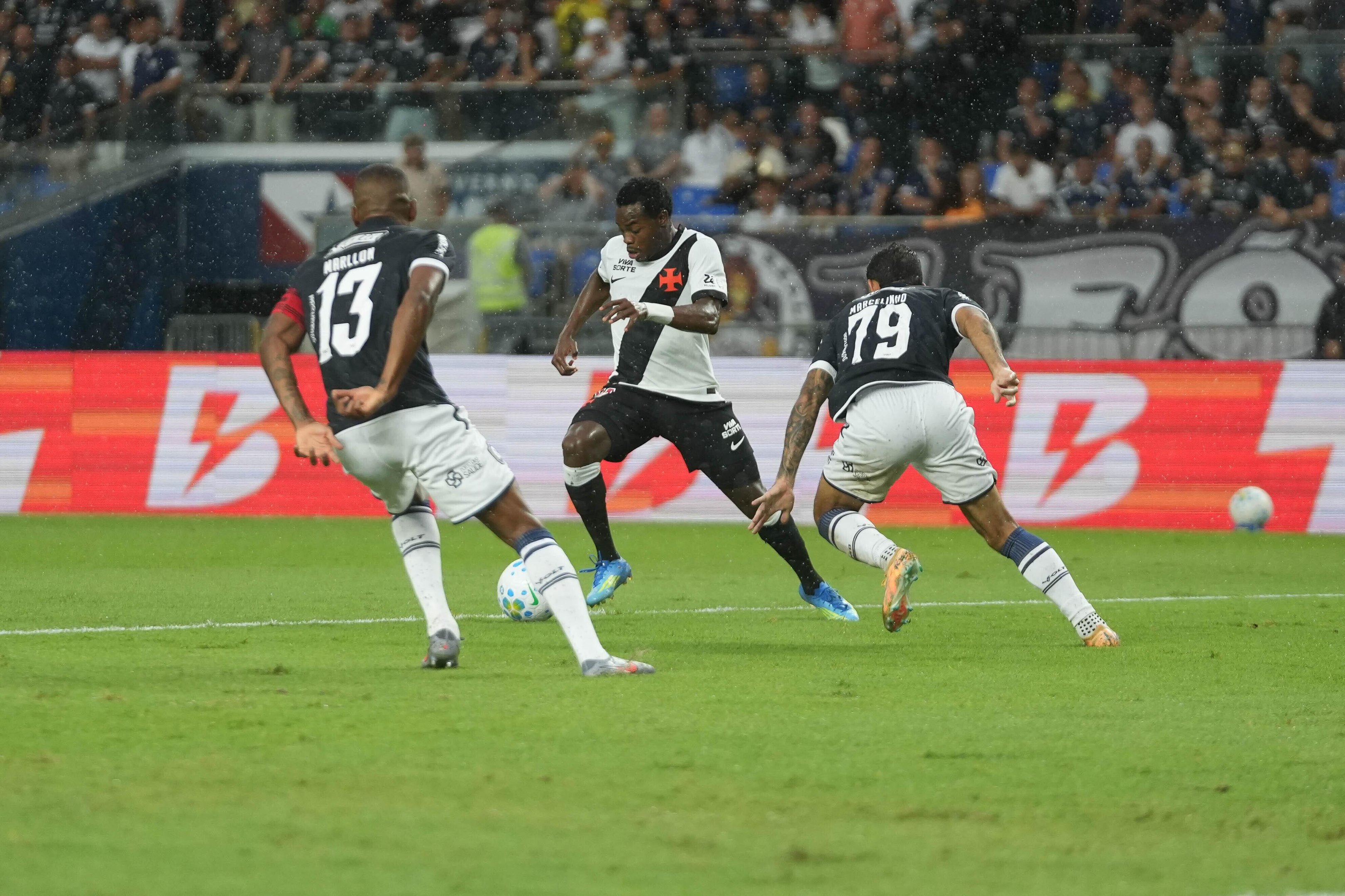 Vasco vacila no fim e fica no empate com o Remo no Mangueir&atilde;o